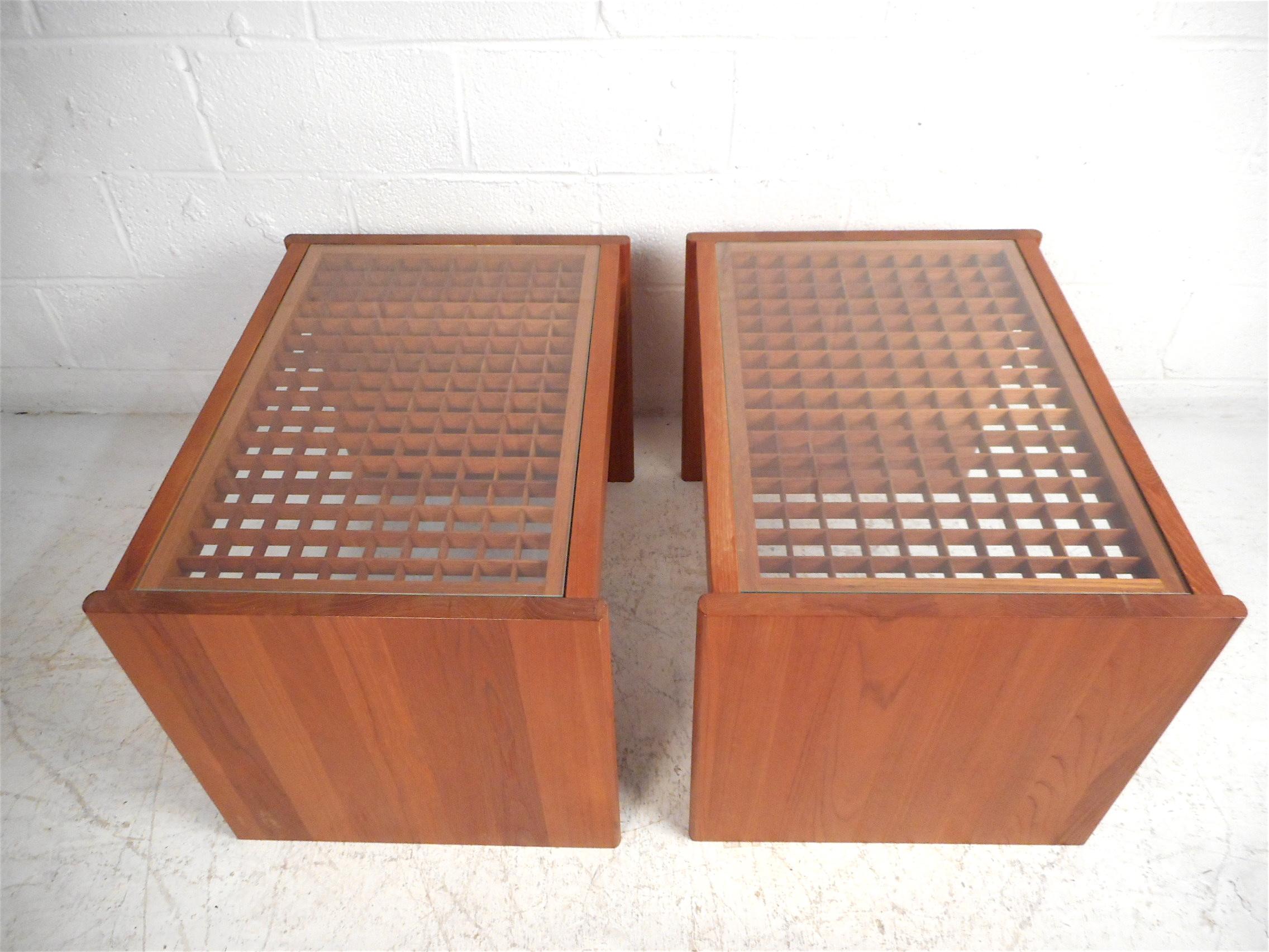 Tables d'extrémité danoises modernes par Komfort Bon état - En vente à Brooklyn, NY