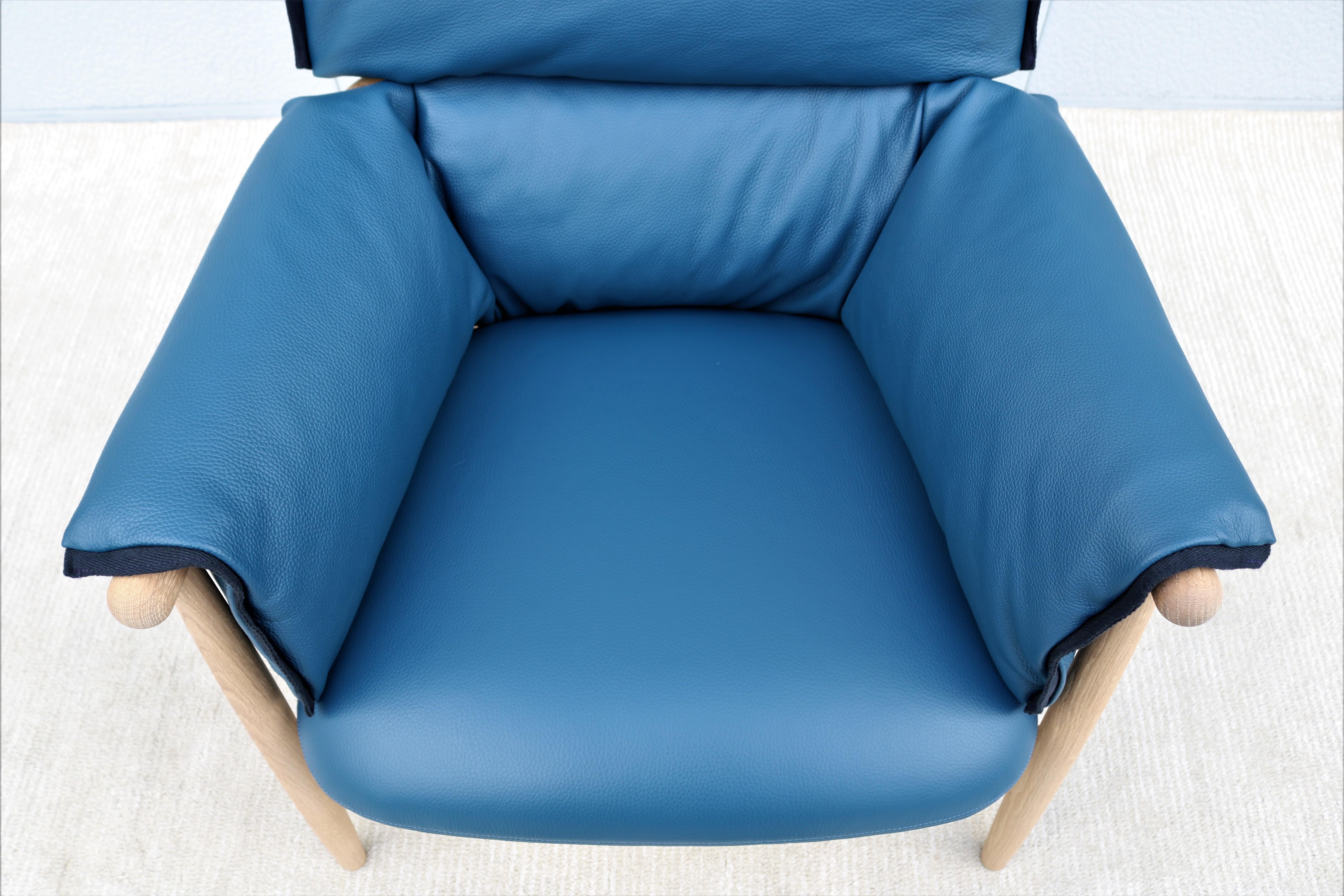 Danish Modern EOOS for Carl Hansen & Son E015 Embrace Lounge Chair 'Brand New' For Sale 4
