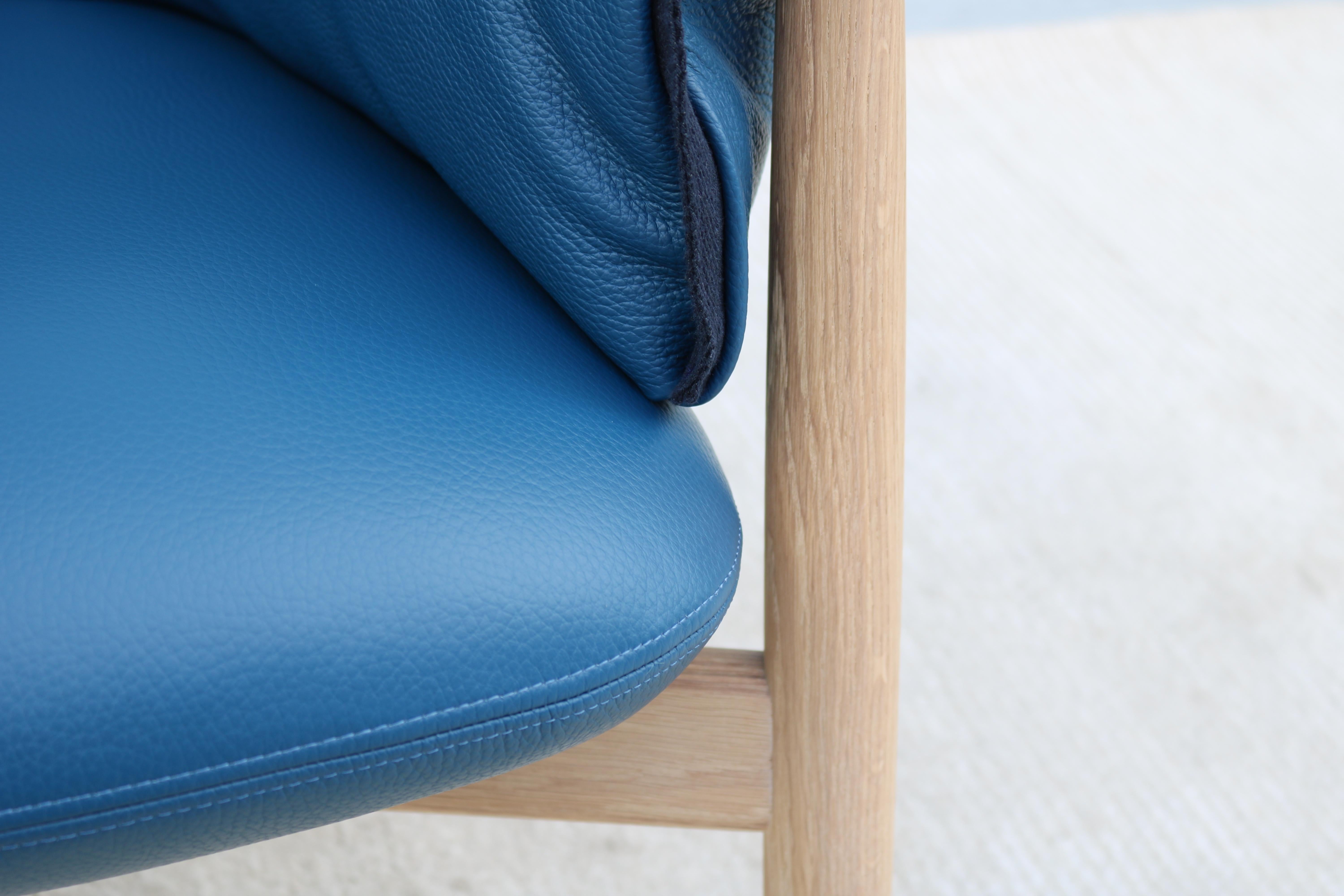 Danish Modern EOOS for Carl Hansen & Son E015 Embrace Lounge Chair 'Brand New' For Sale 6