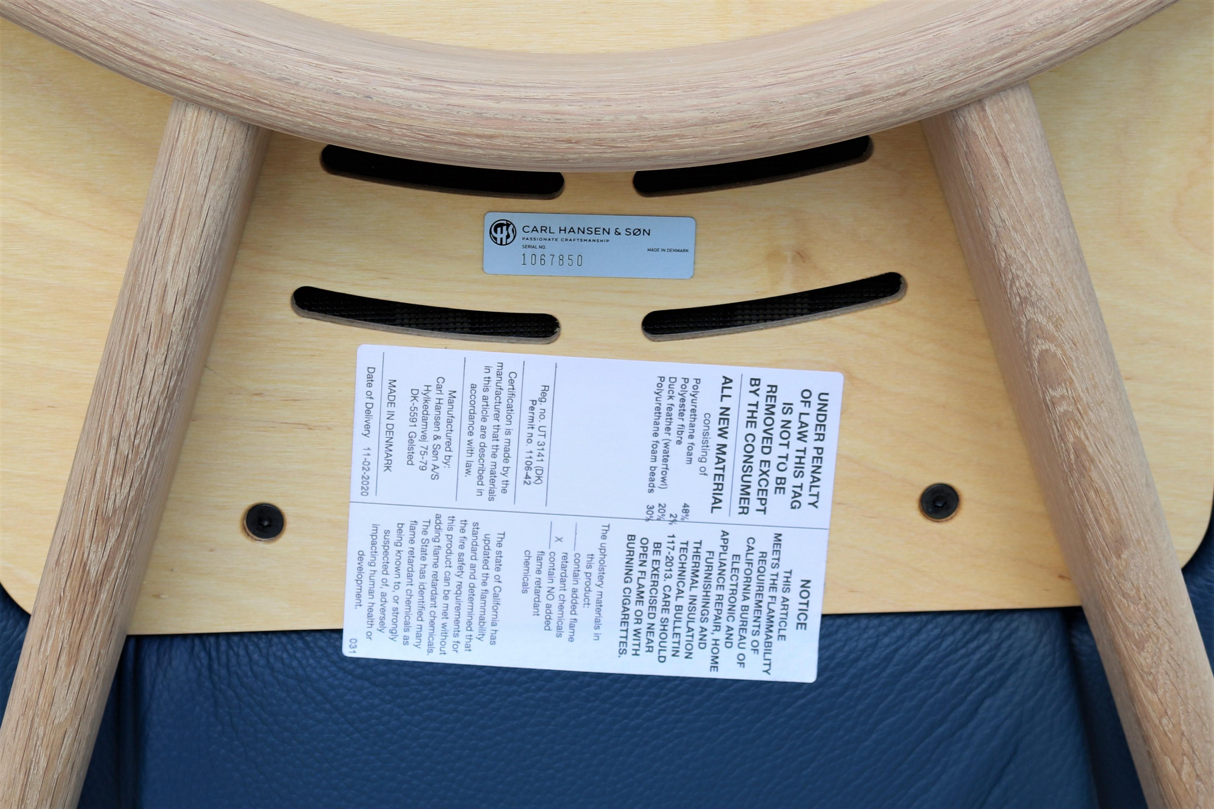 Danish Modern EOOS for Carl Hansen & Son E015 Embrace Lounge Chair 'Brand New' For Sale 8