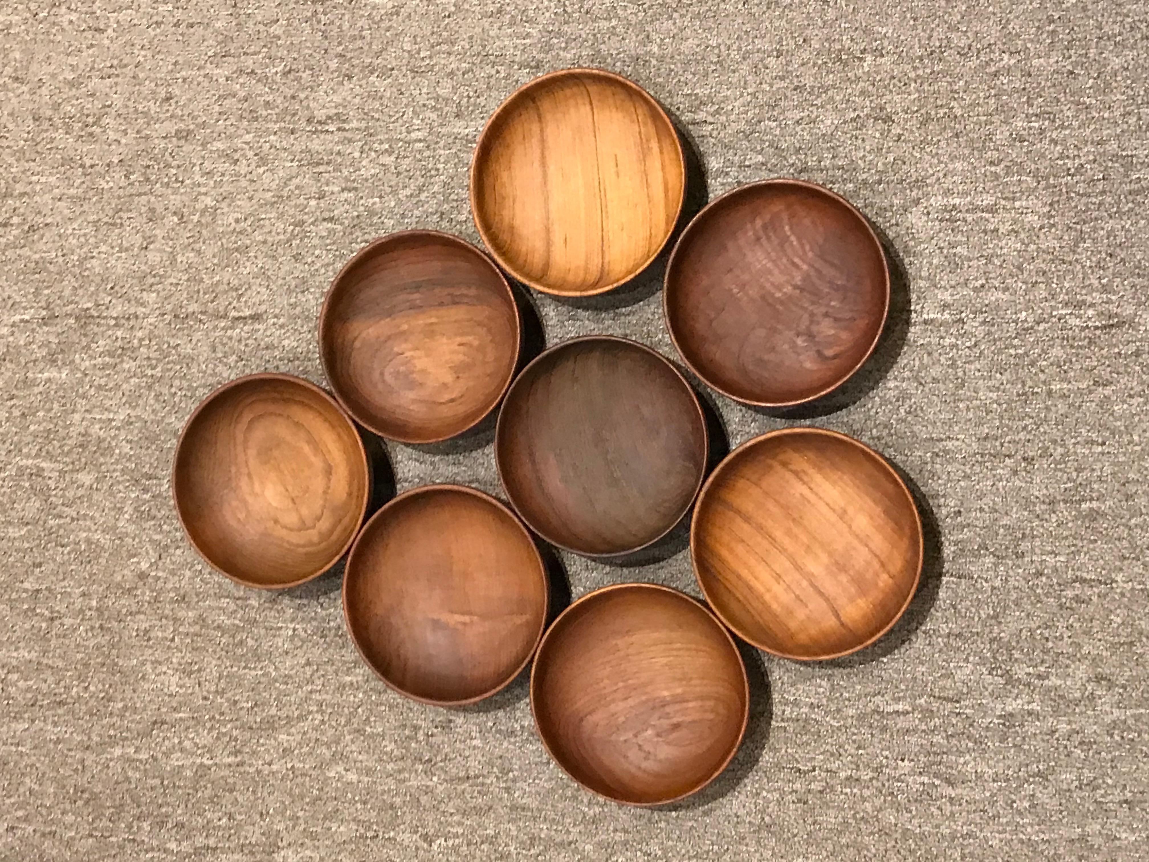 Set of 8 midcentury Danish modern ESA teak salad bowls by Erik S Angelo, Denmark from the 1960s. Beautiful grained teak used for this elegant designed footed bowls. Very Good condition. Would add warmth to any table setting.
Stamped on bottom: TEAK