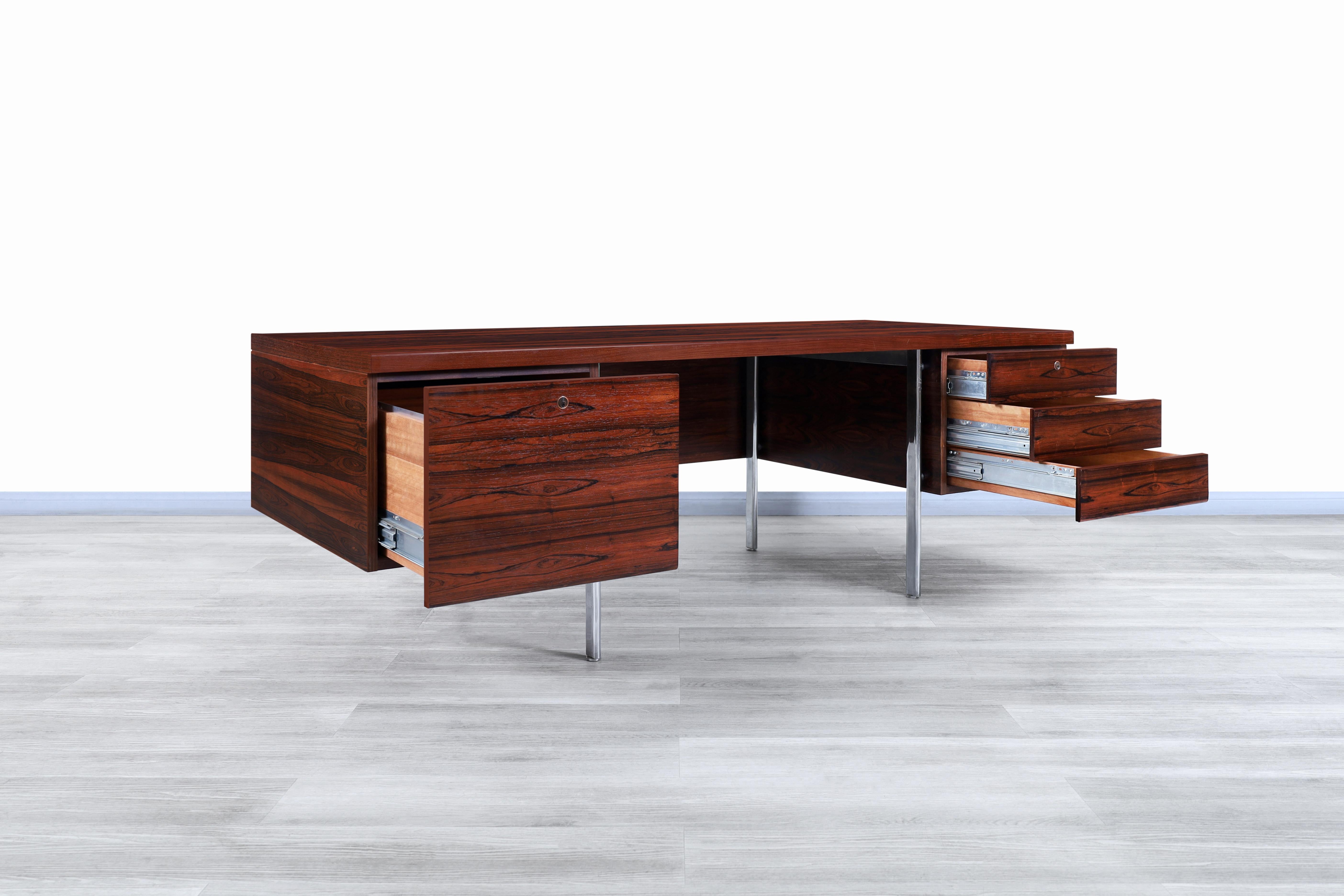 Mid-Century Modern Danish Modern Executive Brazilian Rosewood Desk For Sale