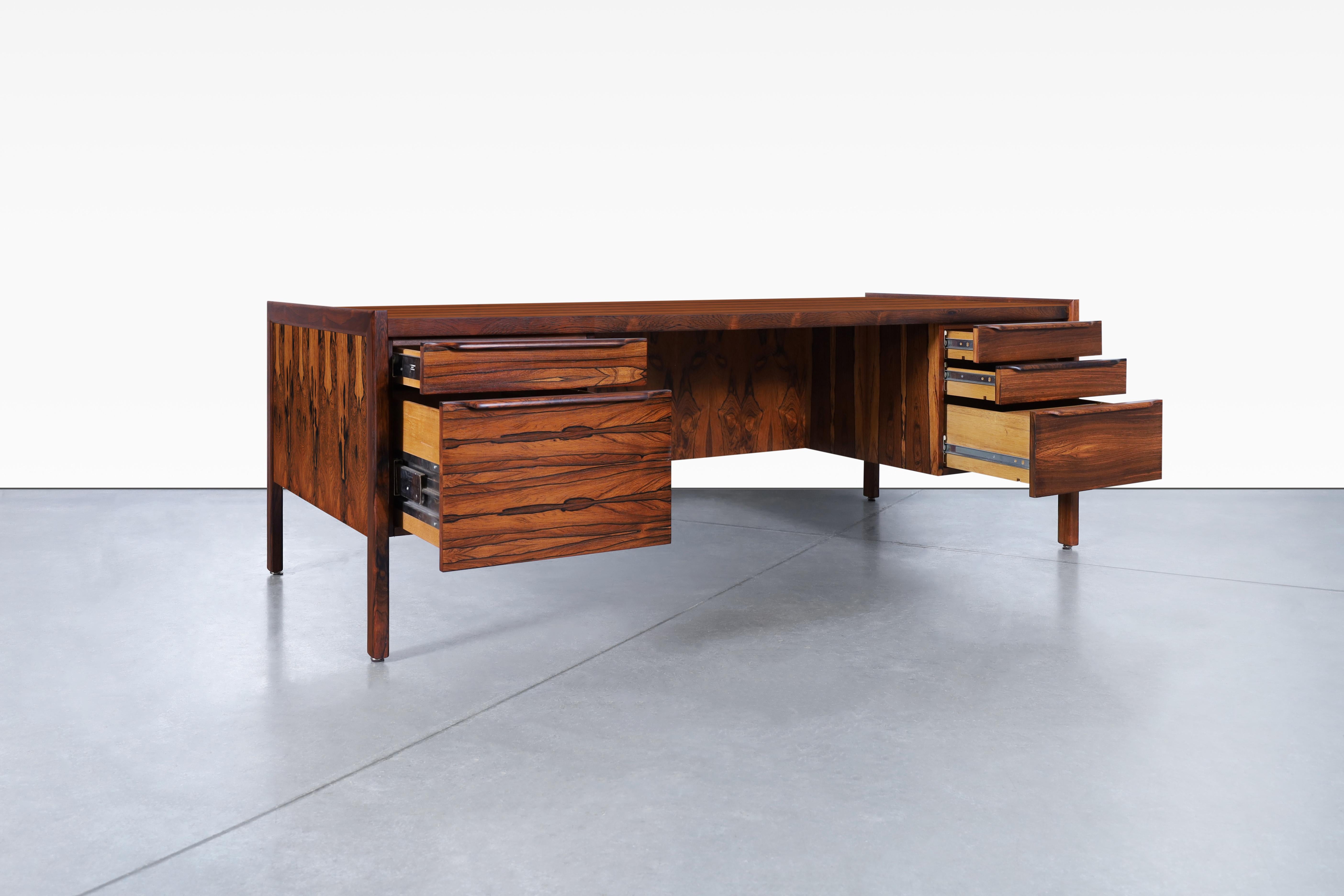 Danish Modern Executive Brazilian Rosewood Desk In Excellent Condition In North Hollywood, CA