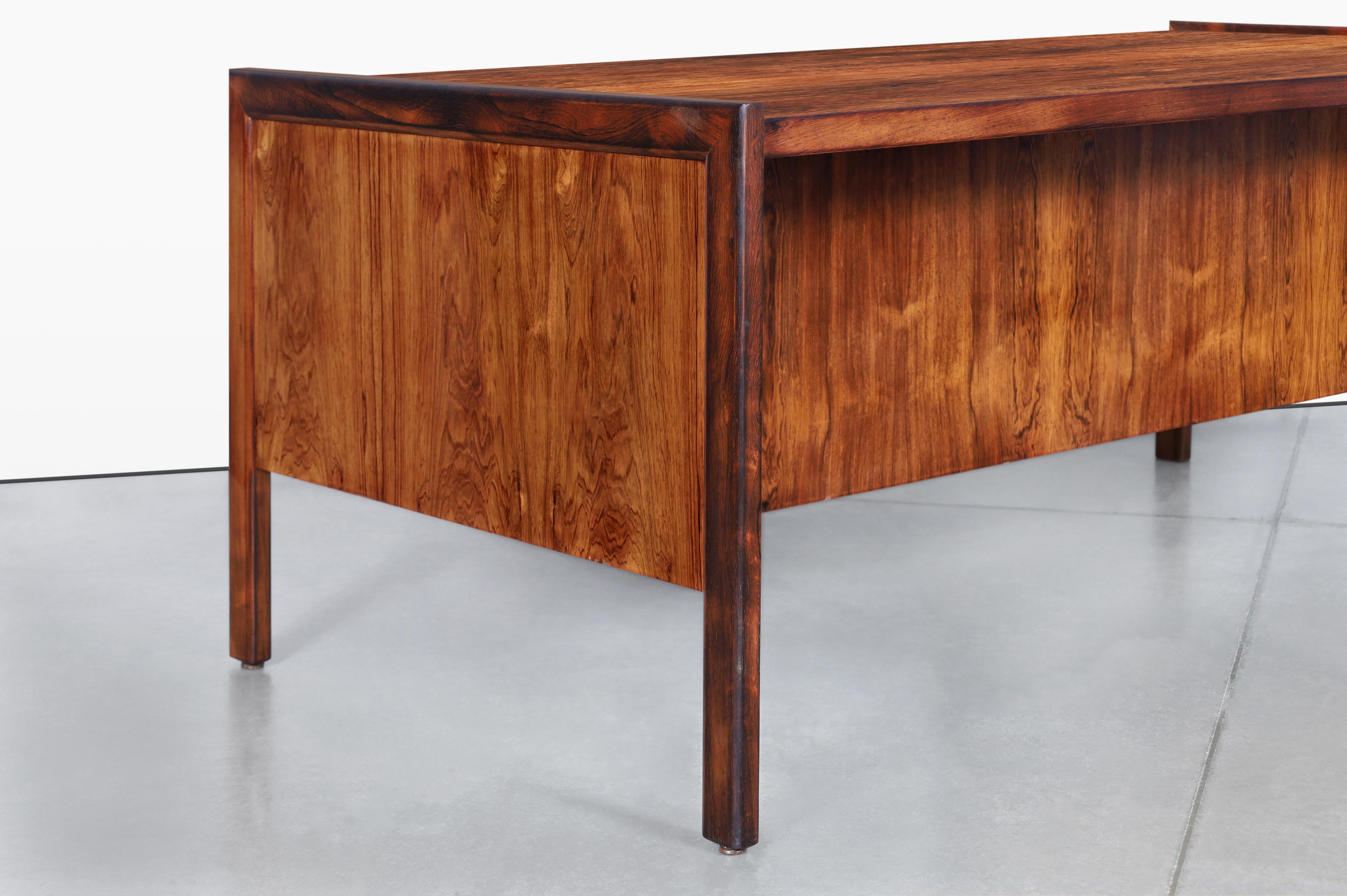 Bureau de direction danois moderne en bois de rose brésilien en vente 2