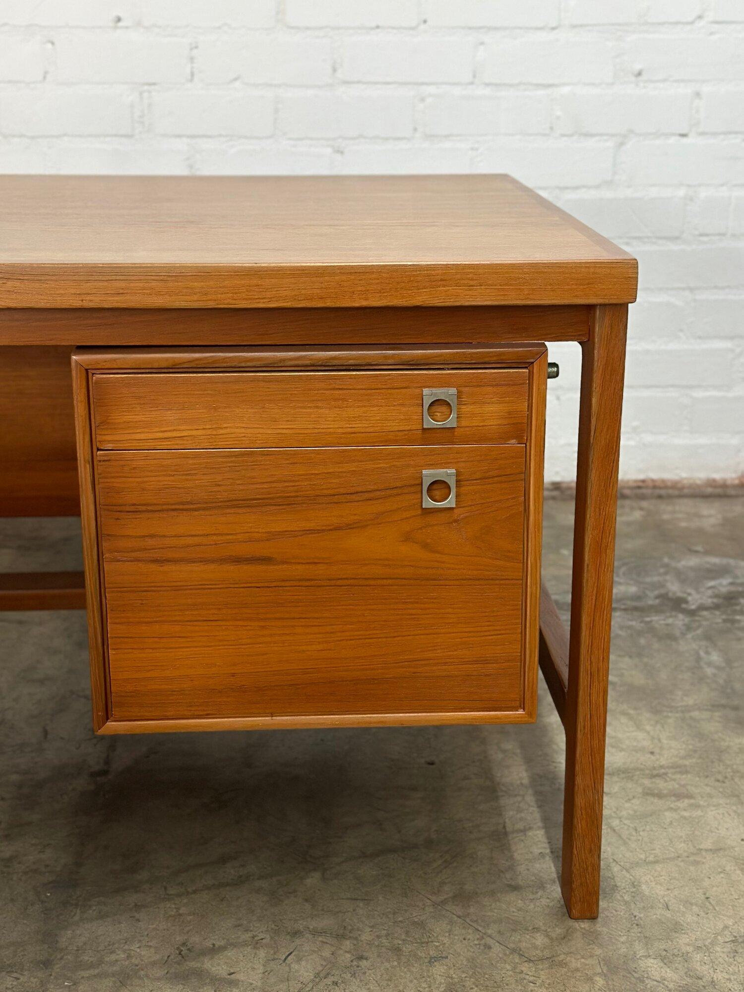 Danish Modern Executive Desk by Arne Vodder In Good Condition In Los Angeles, CA