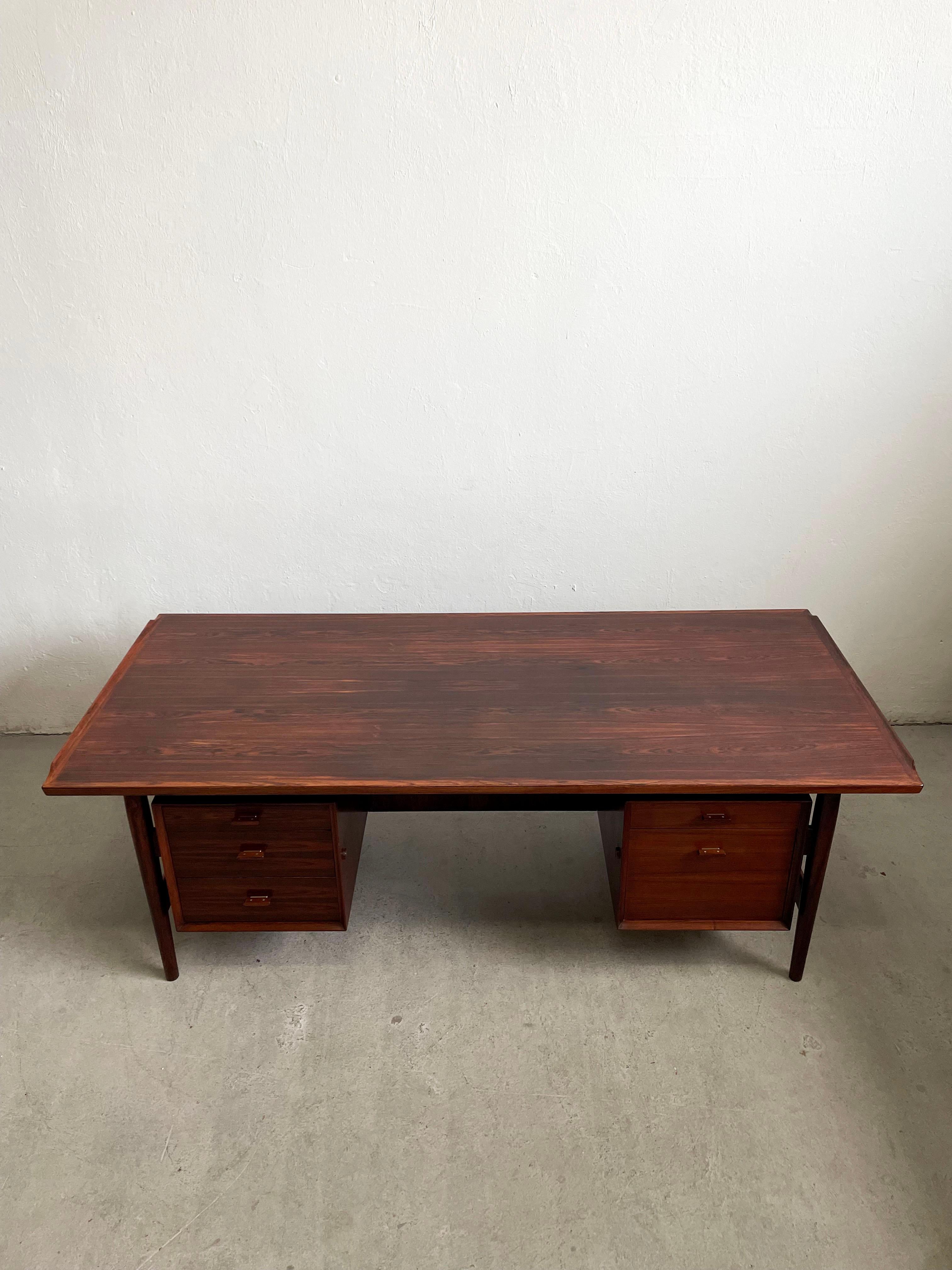 Rosewood Danish Modern Executive Desk by Arne Vodder for Sibast, 1960s For Sale