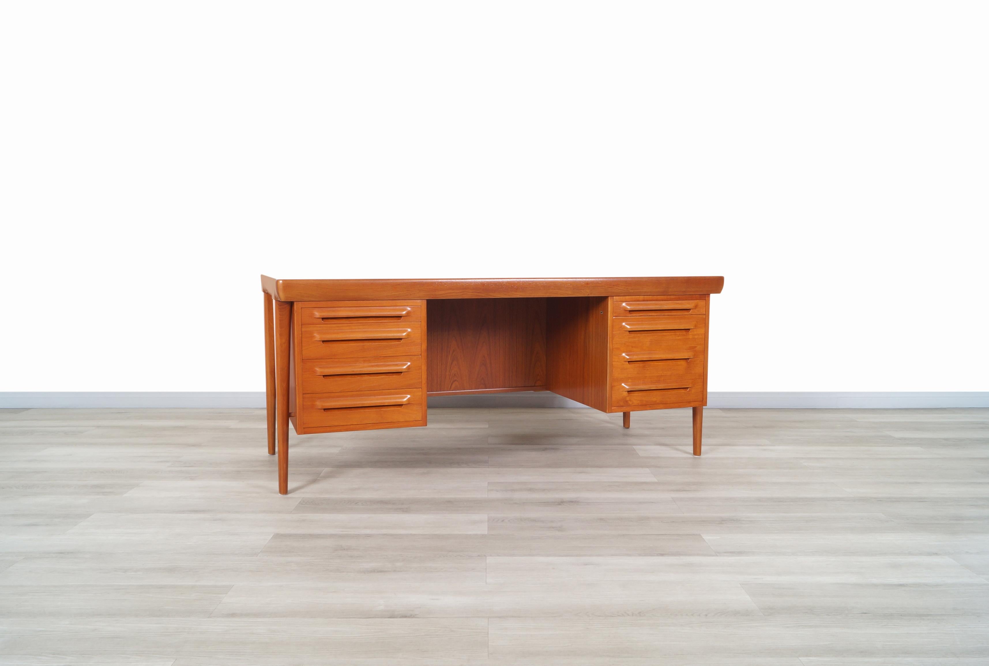 Exceptional Danish teak desk designed by Ib Kofod Larsen for Faarup Møbelfabrik. On the left side features three drawers with a pull-out writing surface, and on the right side, it has a large file drawer with a pull-out writing surface that gives us