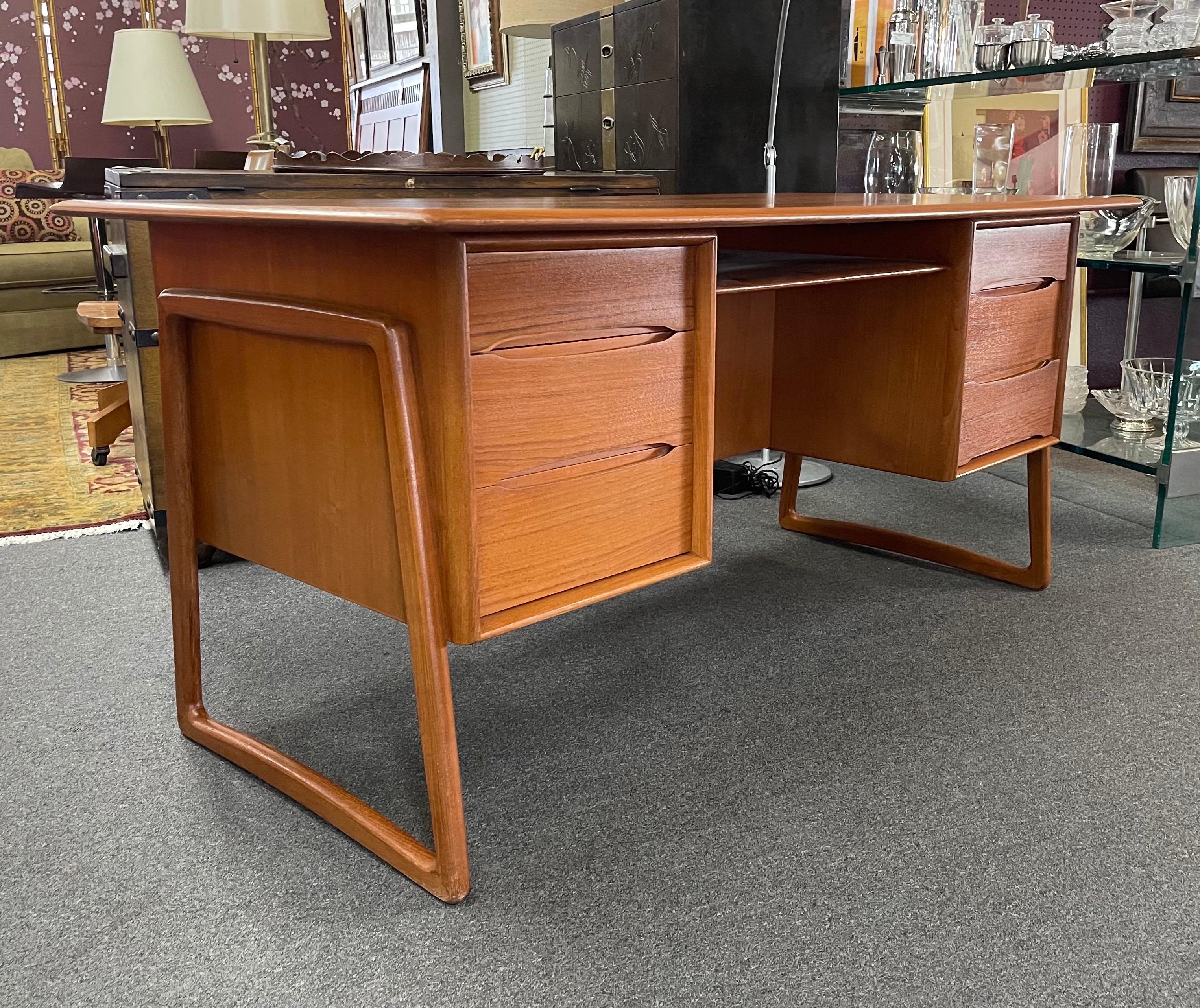 Danish Modern Executive Desk in Teak by Svend Aage Madsen for Sigurd Hansen For Sale 6