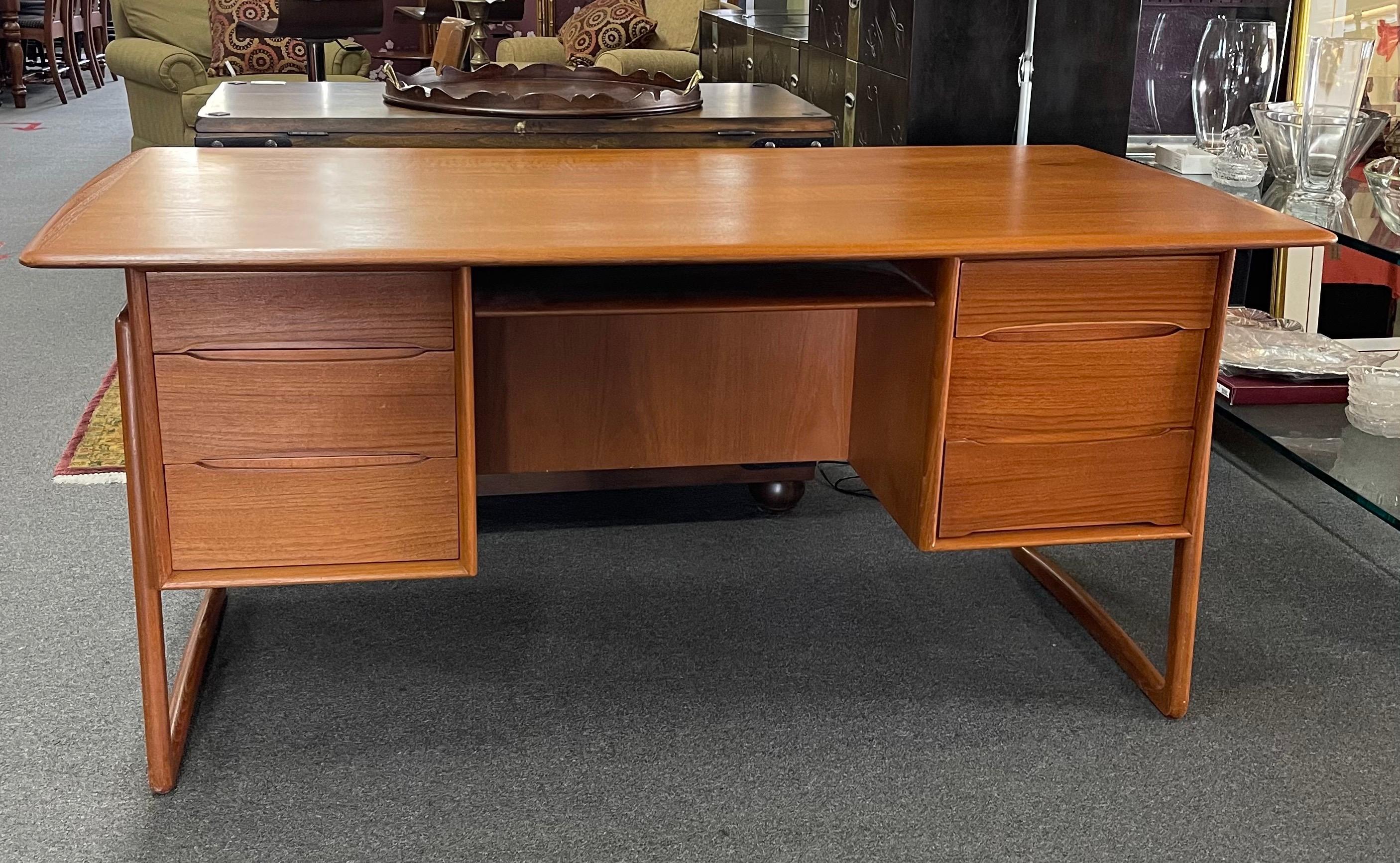 Scandinavian Modern Danish Modern Executive Desk in Teak by Svend Aage Madsen for Sigurd Hansen For Sale