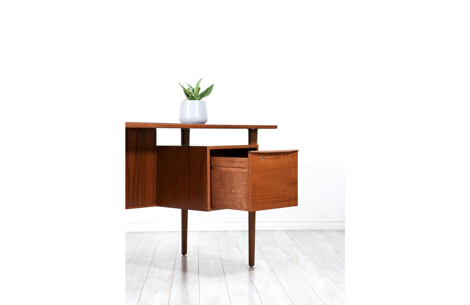 Danish Modern Executive Desk with Floating-Top by Peter Lovig Nielsen 4