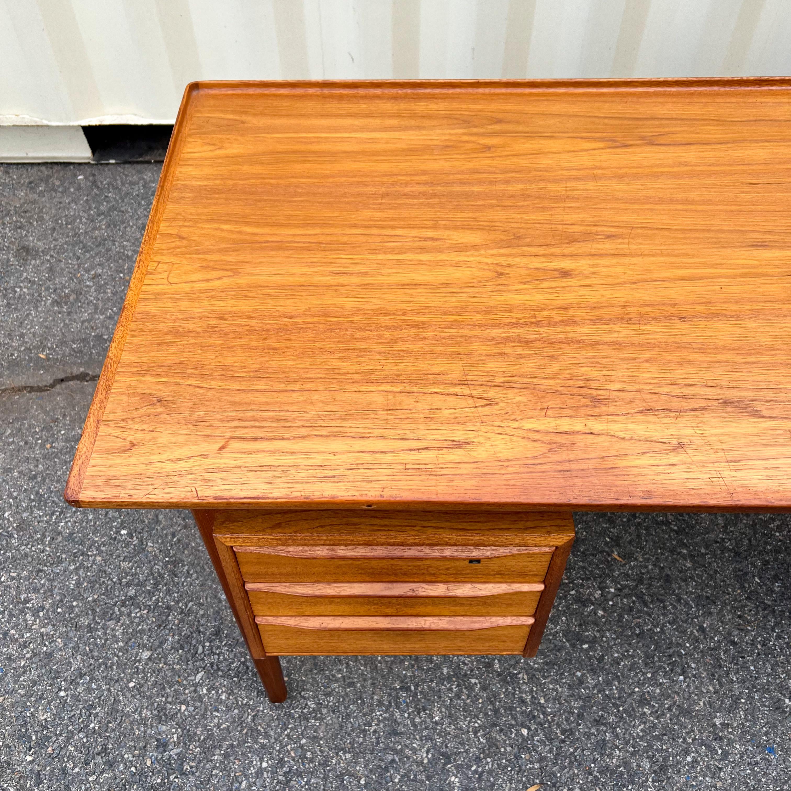 Danish Modern Executive Desk with Floating-Top by Peter Lovig Nielsen 5