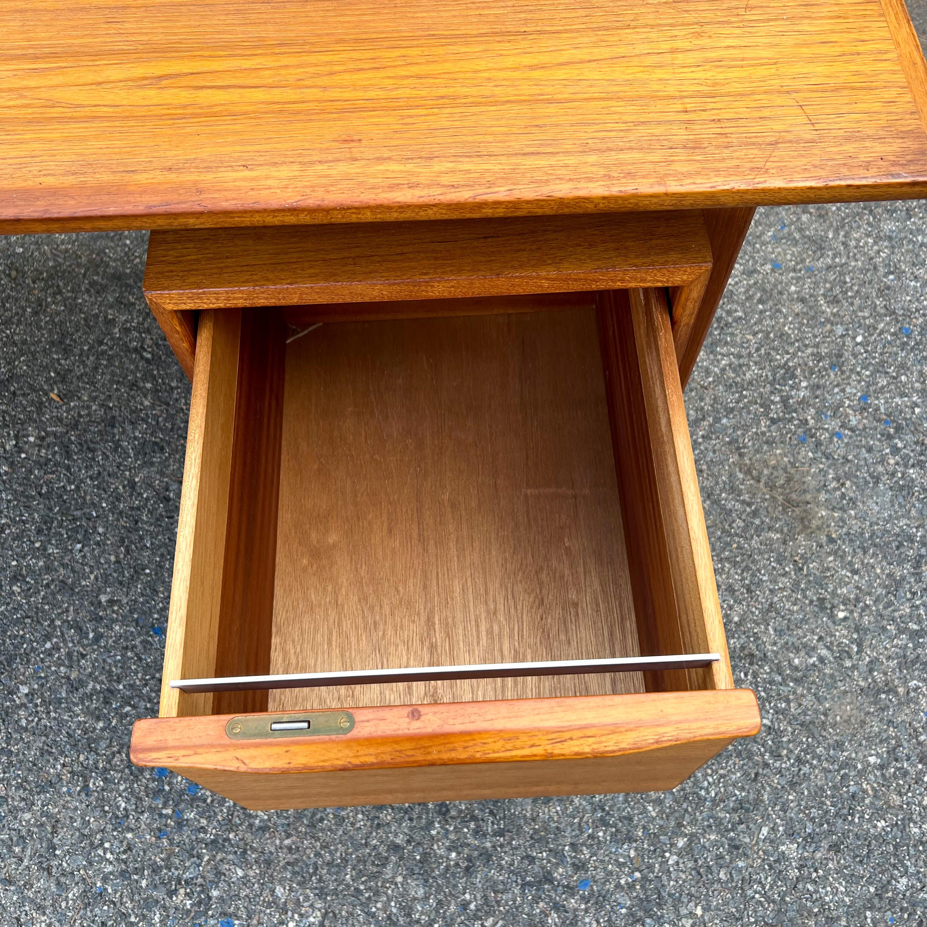 Danish Modern Executive Desk with Floating-Top by Peter Lovig Nielsen 13
