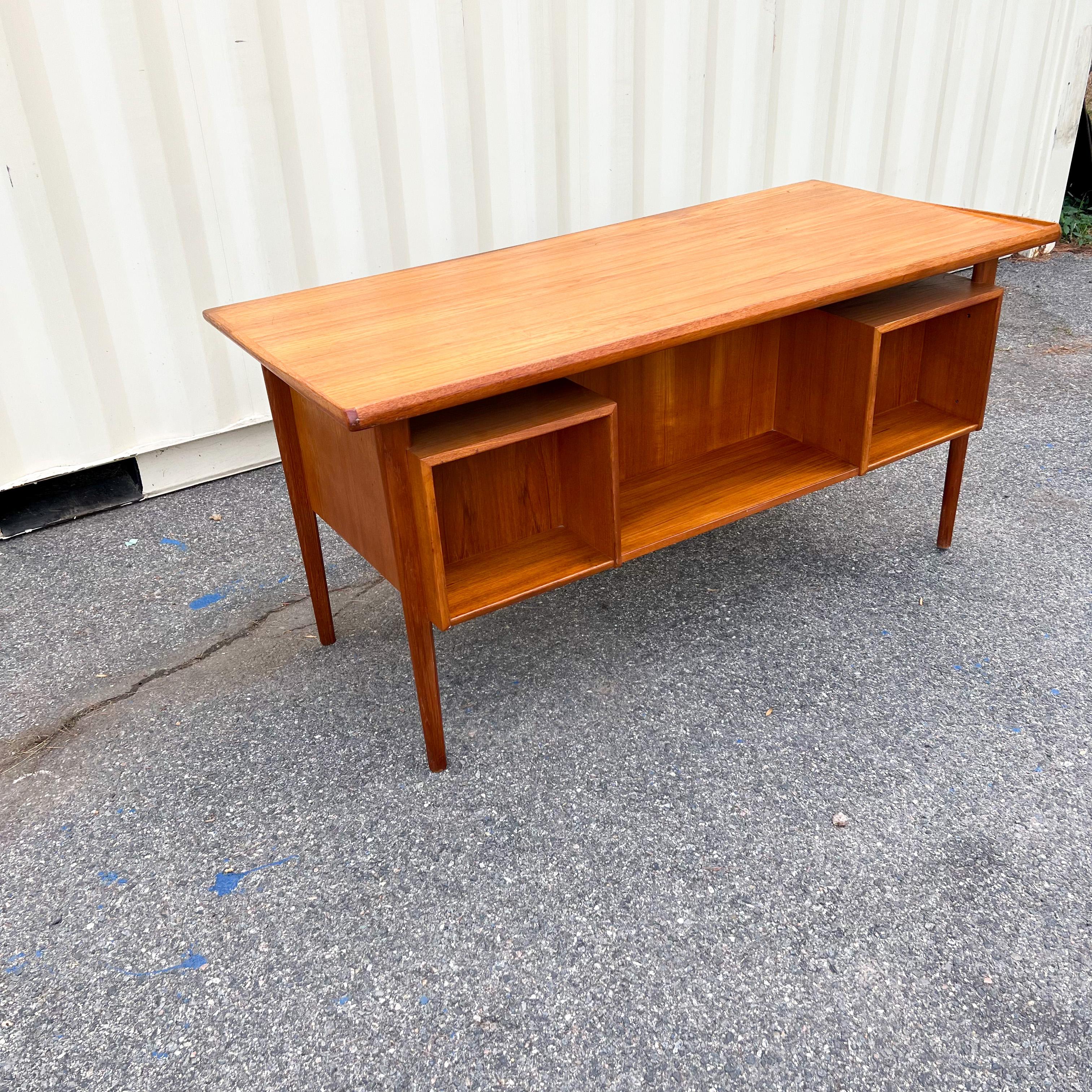 Danish Modern Executive Desk with Floating-Top by Peter Lovig Nielsen 15