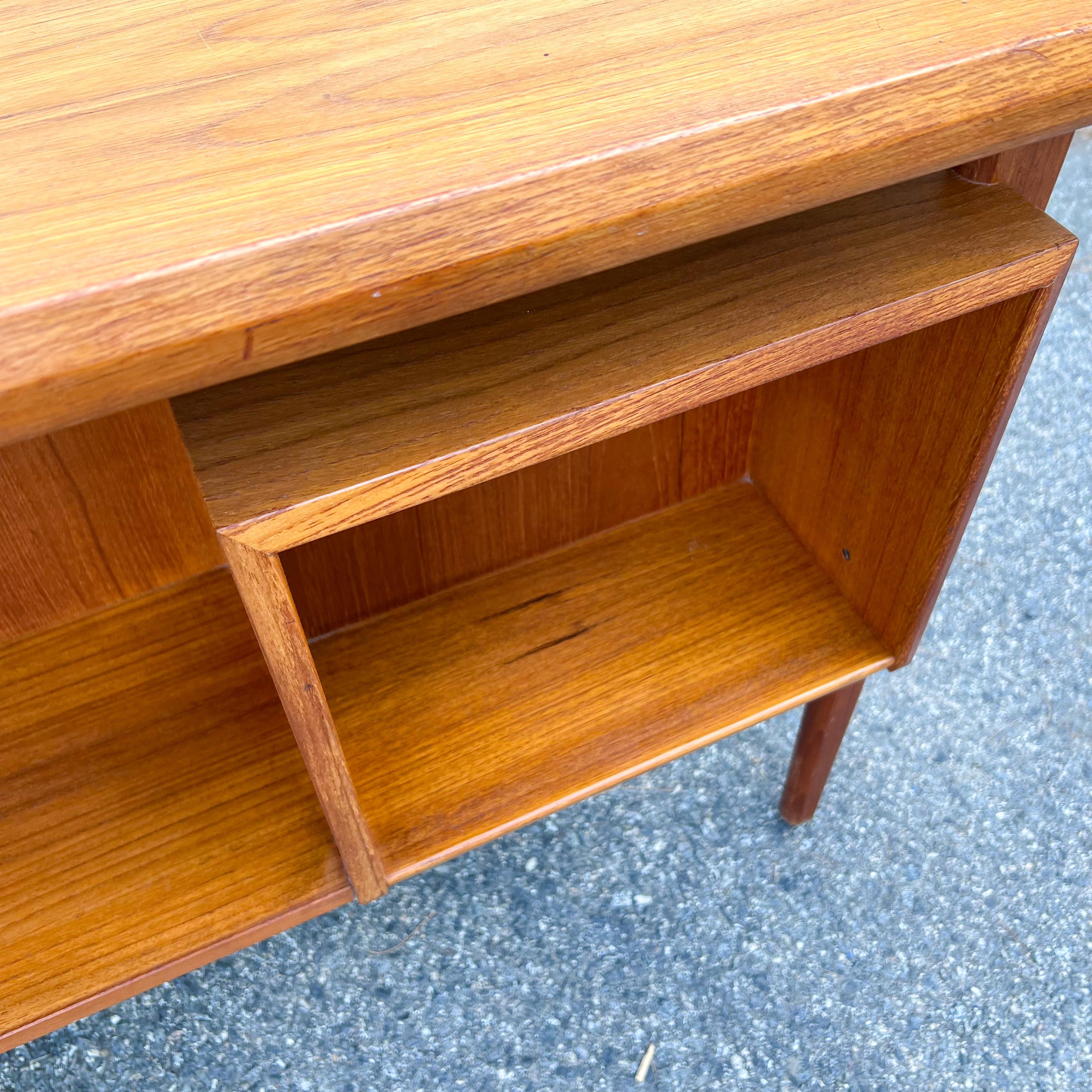Danish Modern Executive Desk with Floating-Top by Peter Lovig Nielsen 18