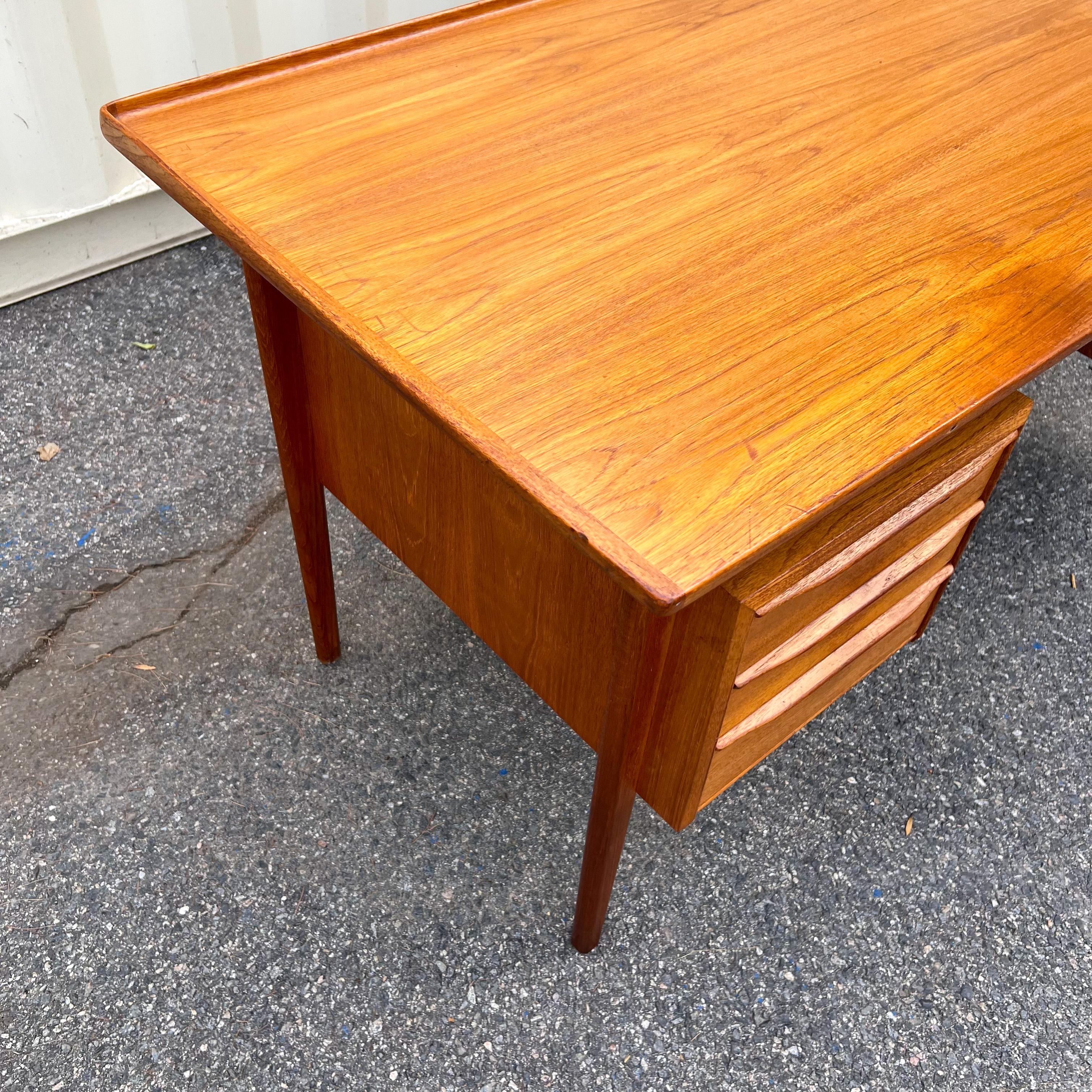 Danish Modern Executive Desk with Floating-Top by Peter Lovig Nielsen 20