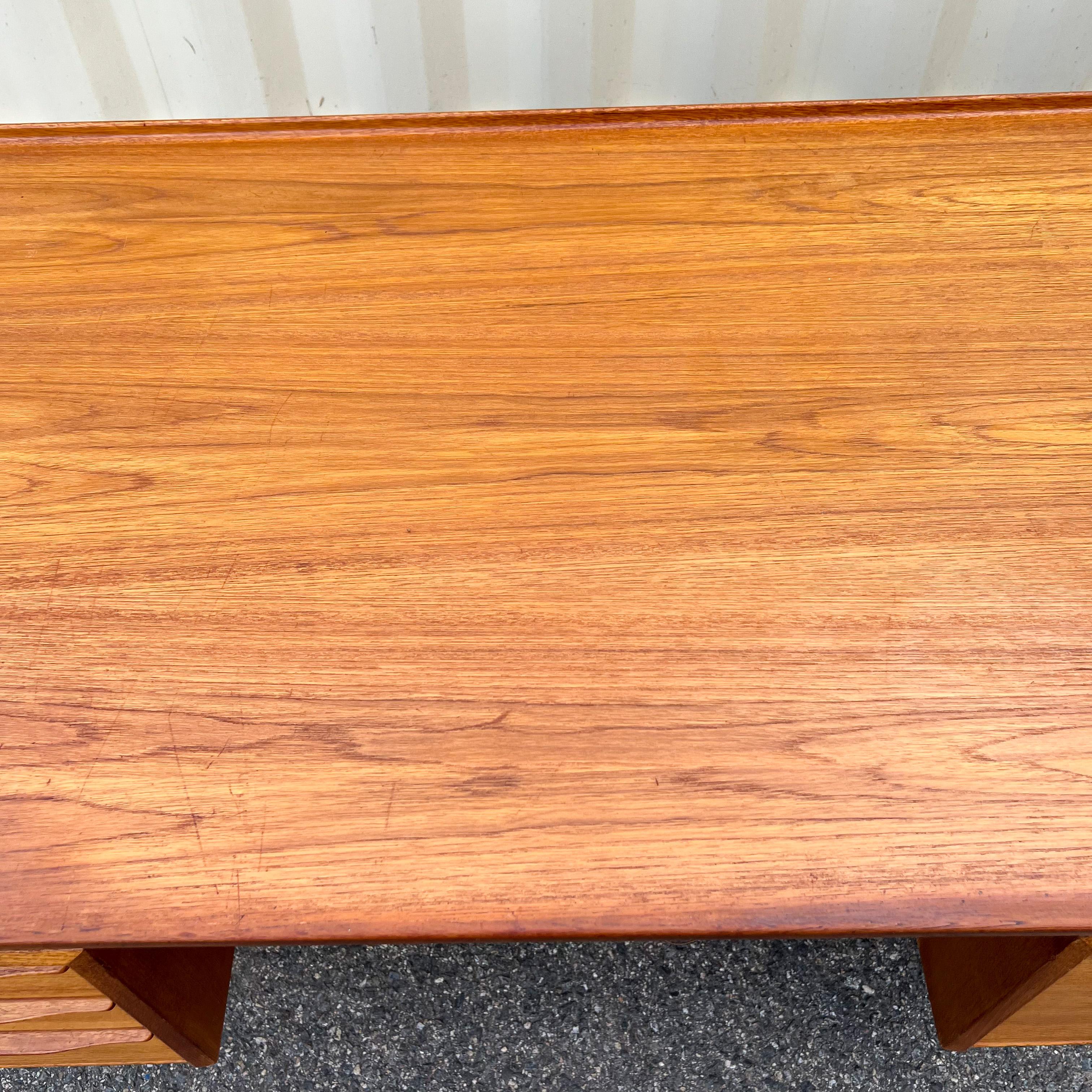 Danish Modern Executive Desk with Floating-Top by Peter Lovig Nielsen 23