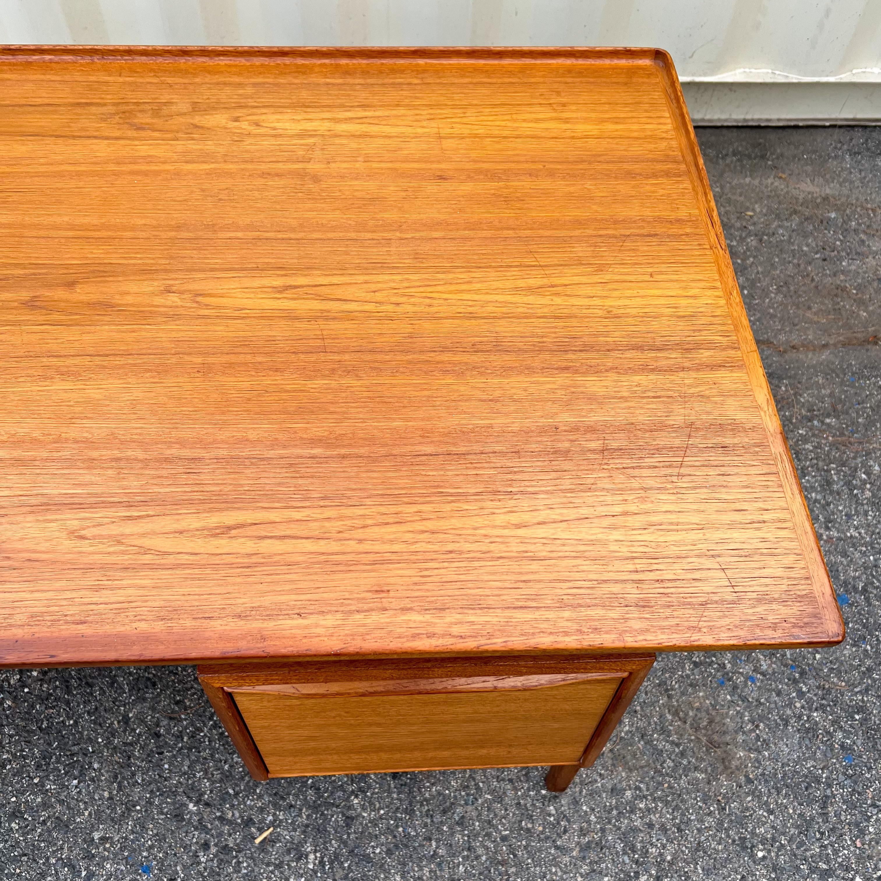 Danish Modern Executive Desk with Floating-Top by Peter Lovig Nielsen 24