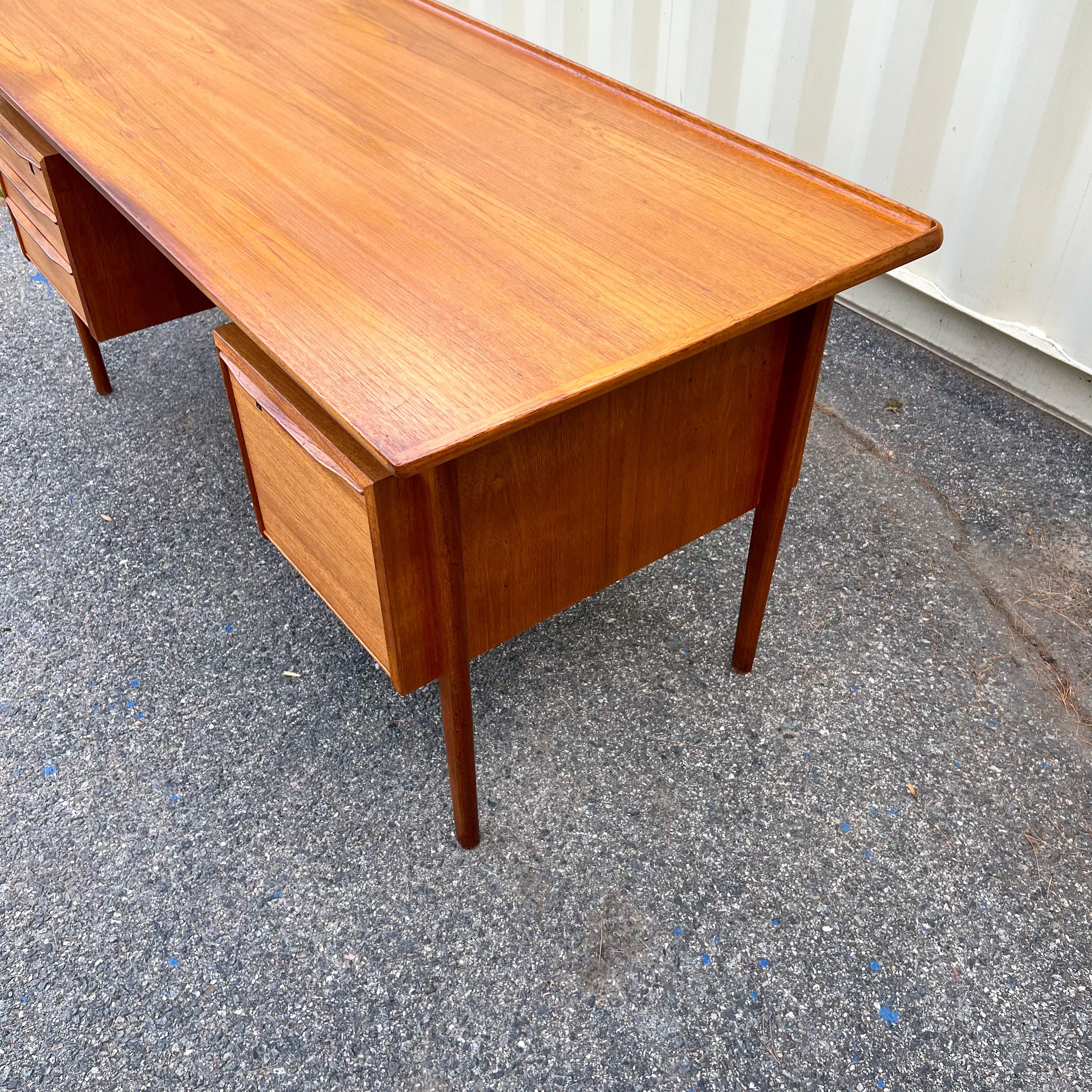 Danish Modern Executive Desk with Floating-Top by Peter Lovig Nielsen 25