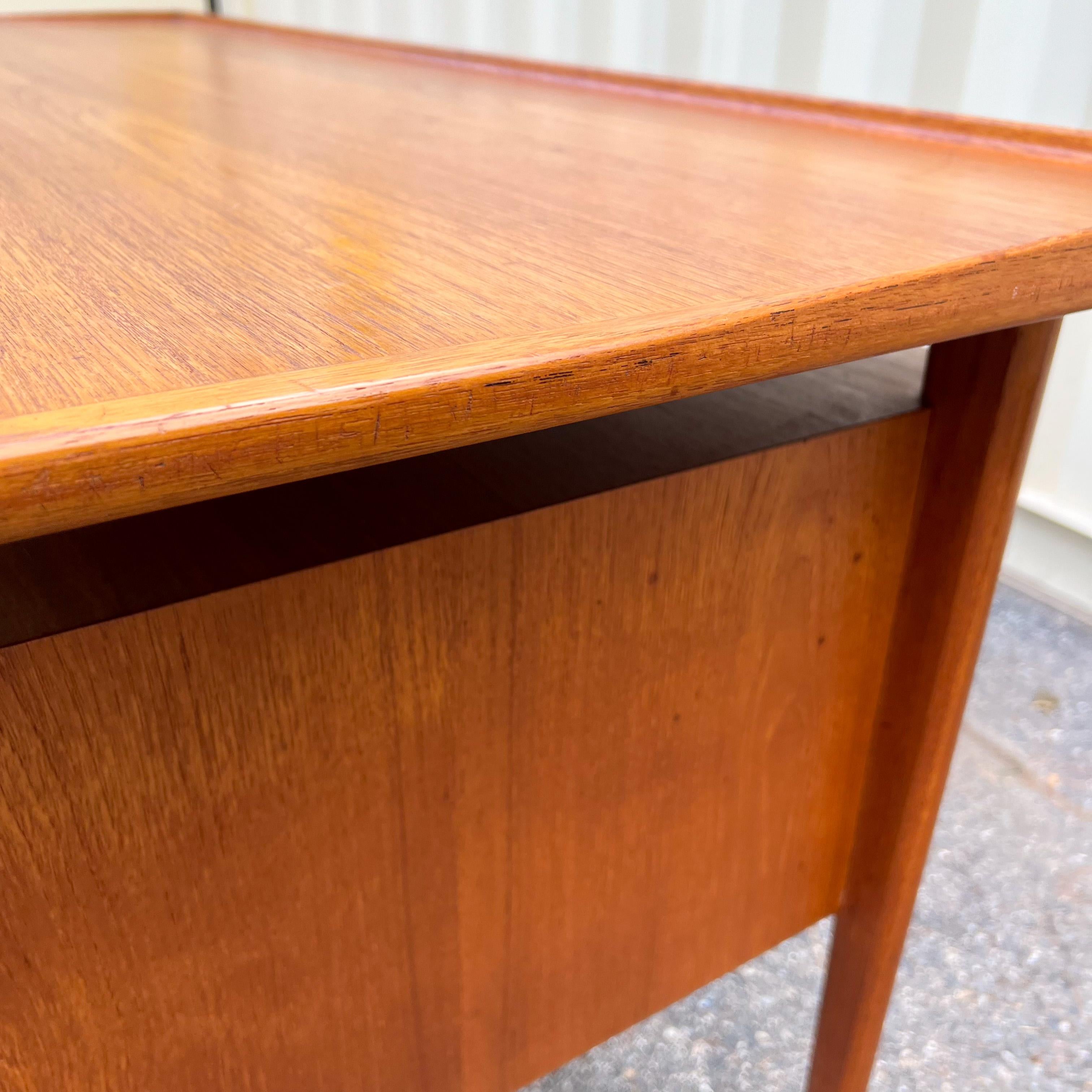 Danish Modern Executive Desk with Floating-Top by Peter Lovig Nielsen 28