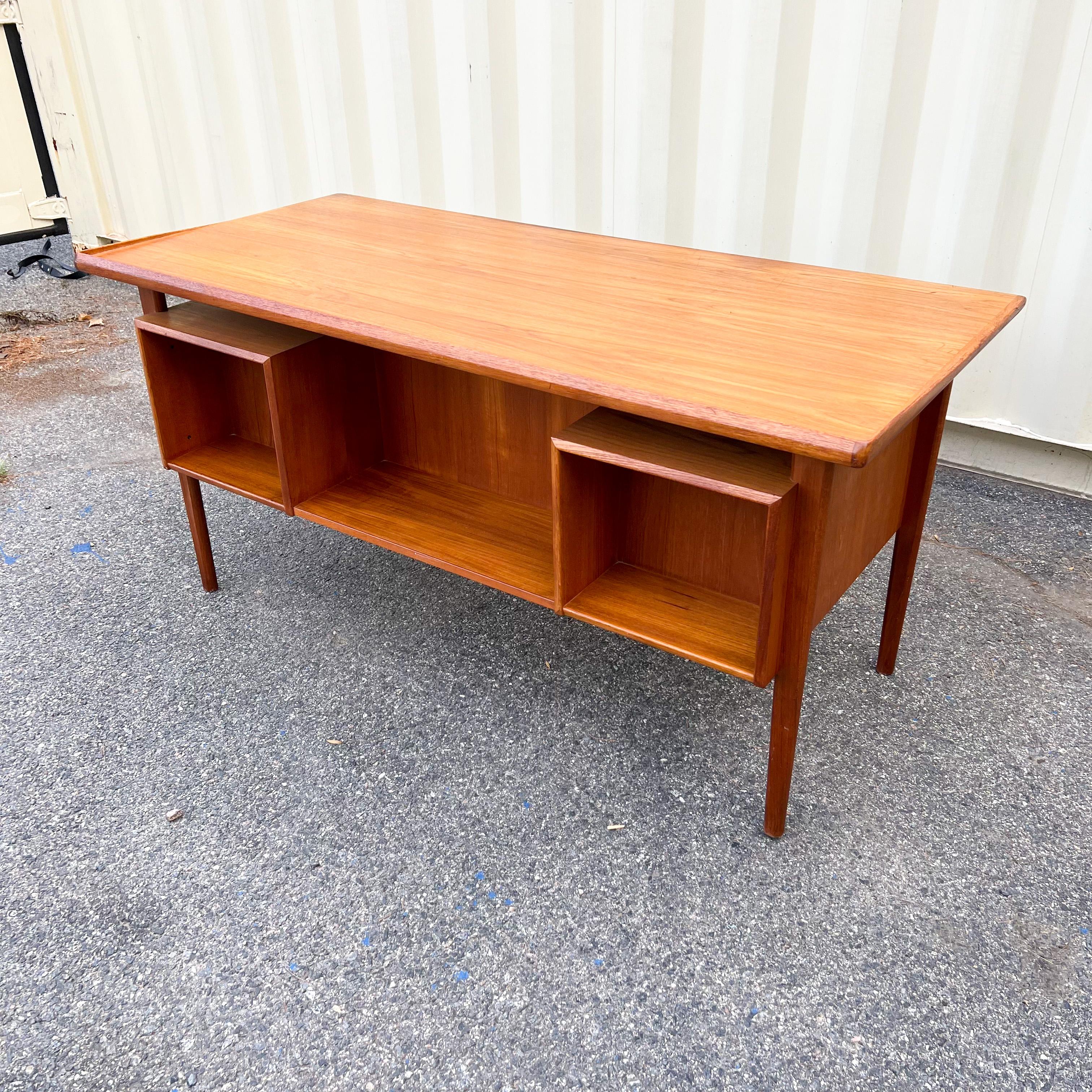 Danish Modern Executive Desk with Floating-Top by Peter Lovig Nielsen In Good Condition In Asheville, NC
