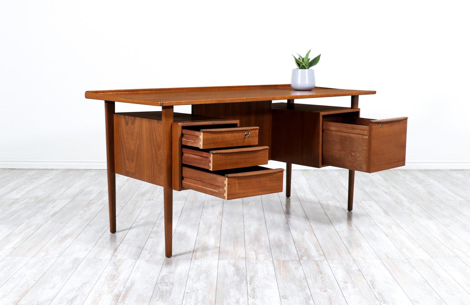 Danish Modern Executive Desk with Floating-Top by Peter Lovig Nielsen In Excellent Condition In Los Angeles, CA
