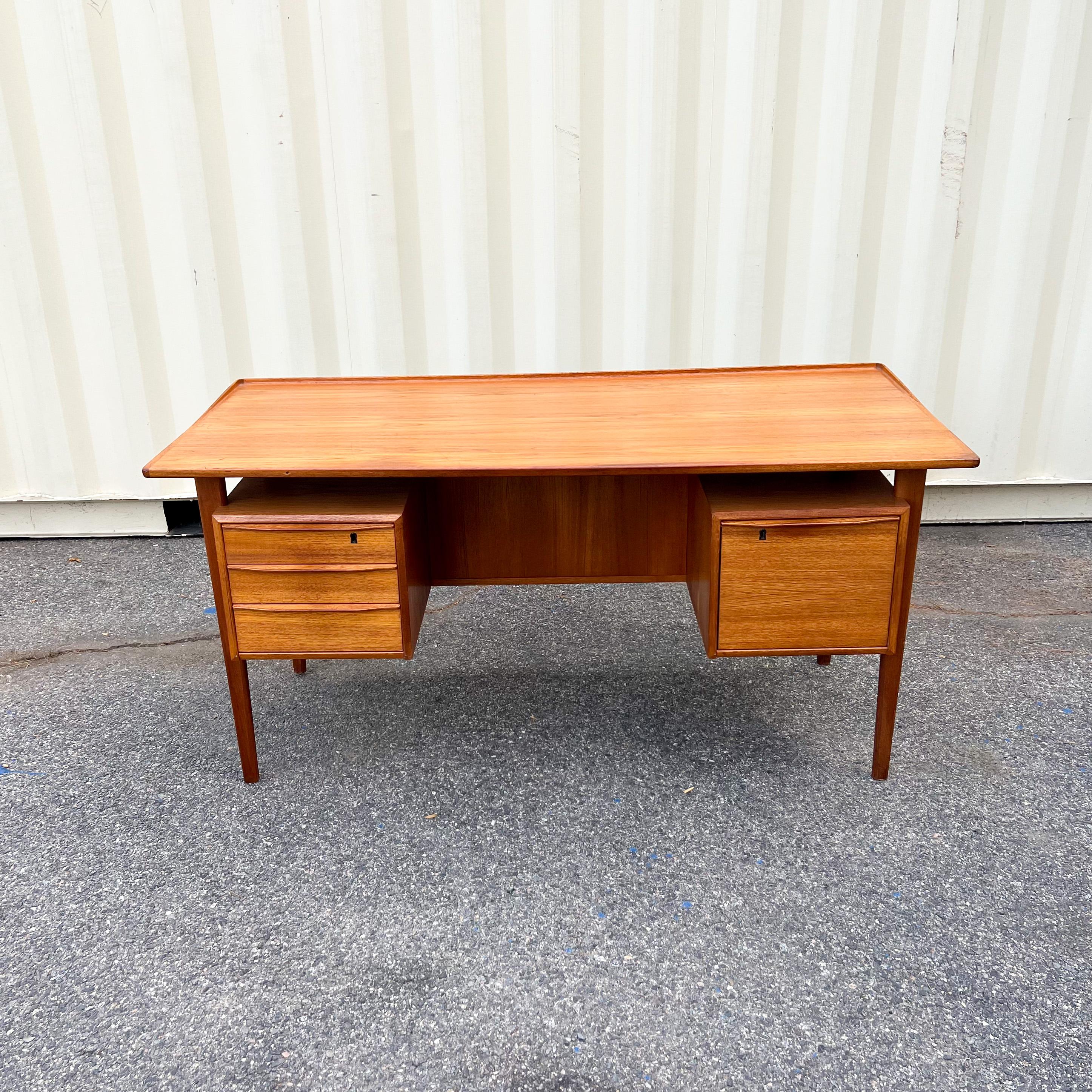 Danish Modern Executive Desk with Floating-Top by Peter Lovig Nielsen 2