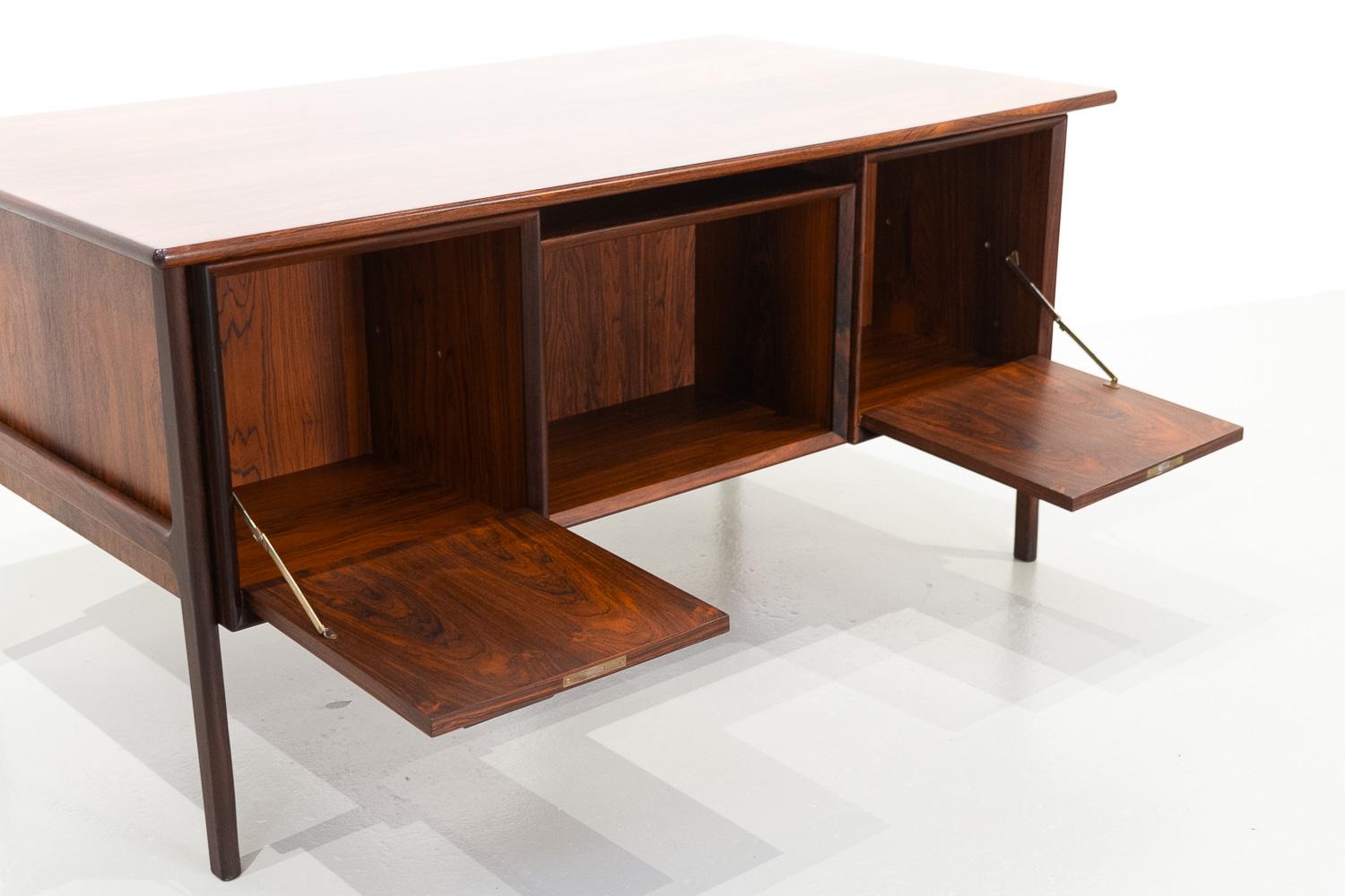Danish Modern Executive Freestanding Rosewood Desk, 1960s. For Sale 8