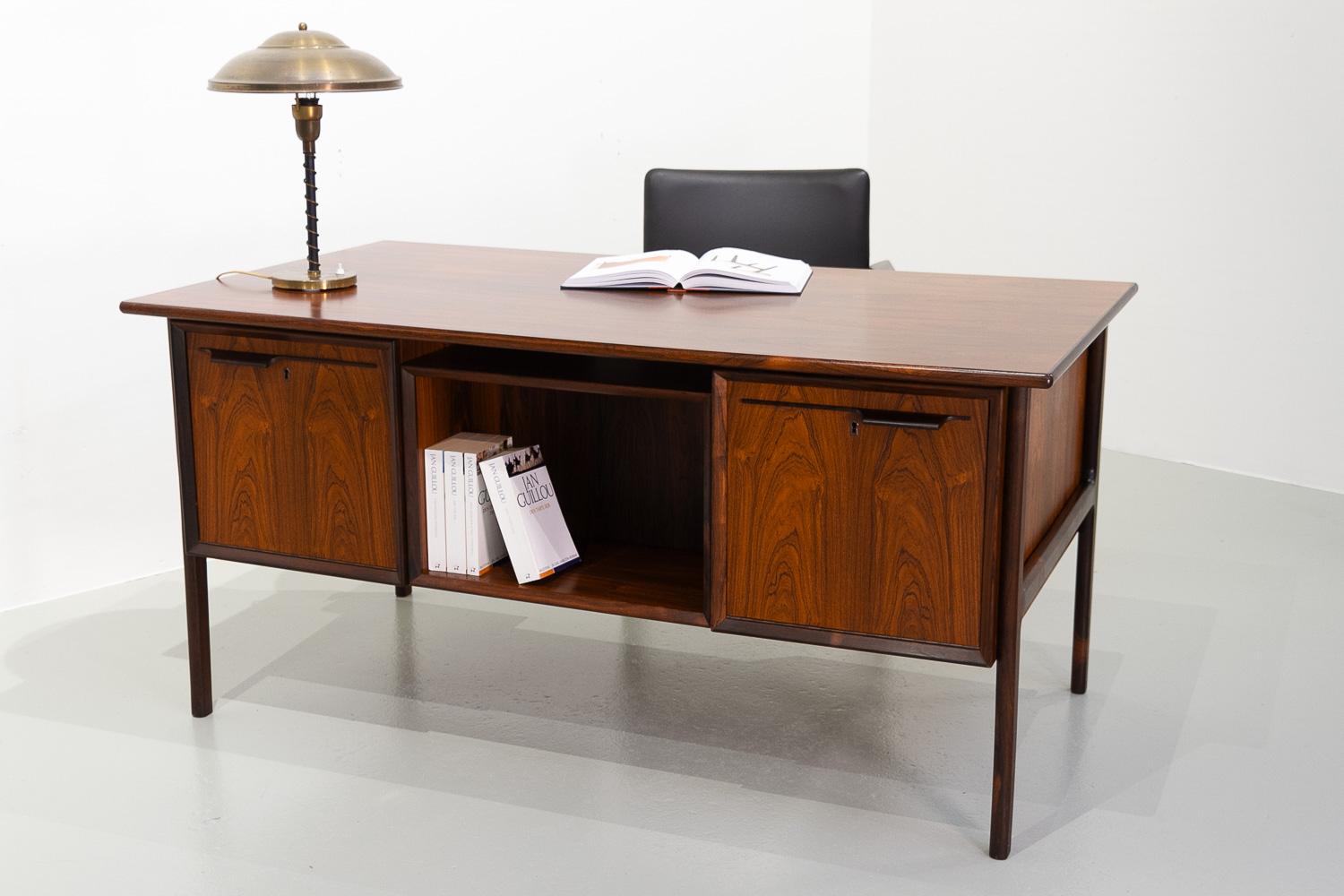 Danish Modern Executive Freestanding Rosewood Desk, 1960s. For Sale 10