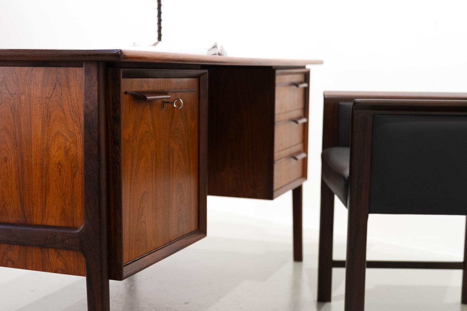 Danish Modern Executive Freestanding Rosewood Desk, 1960s. For Sale 11