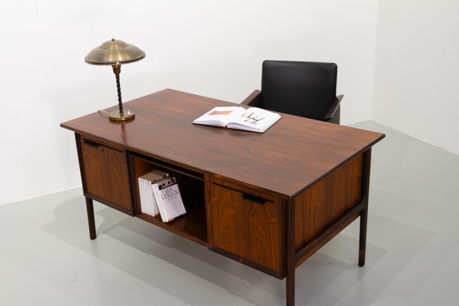 Danish Modern Executive Freestanding Rosewood Desk, 1960s. For Sale 14