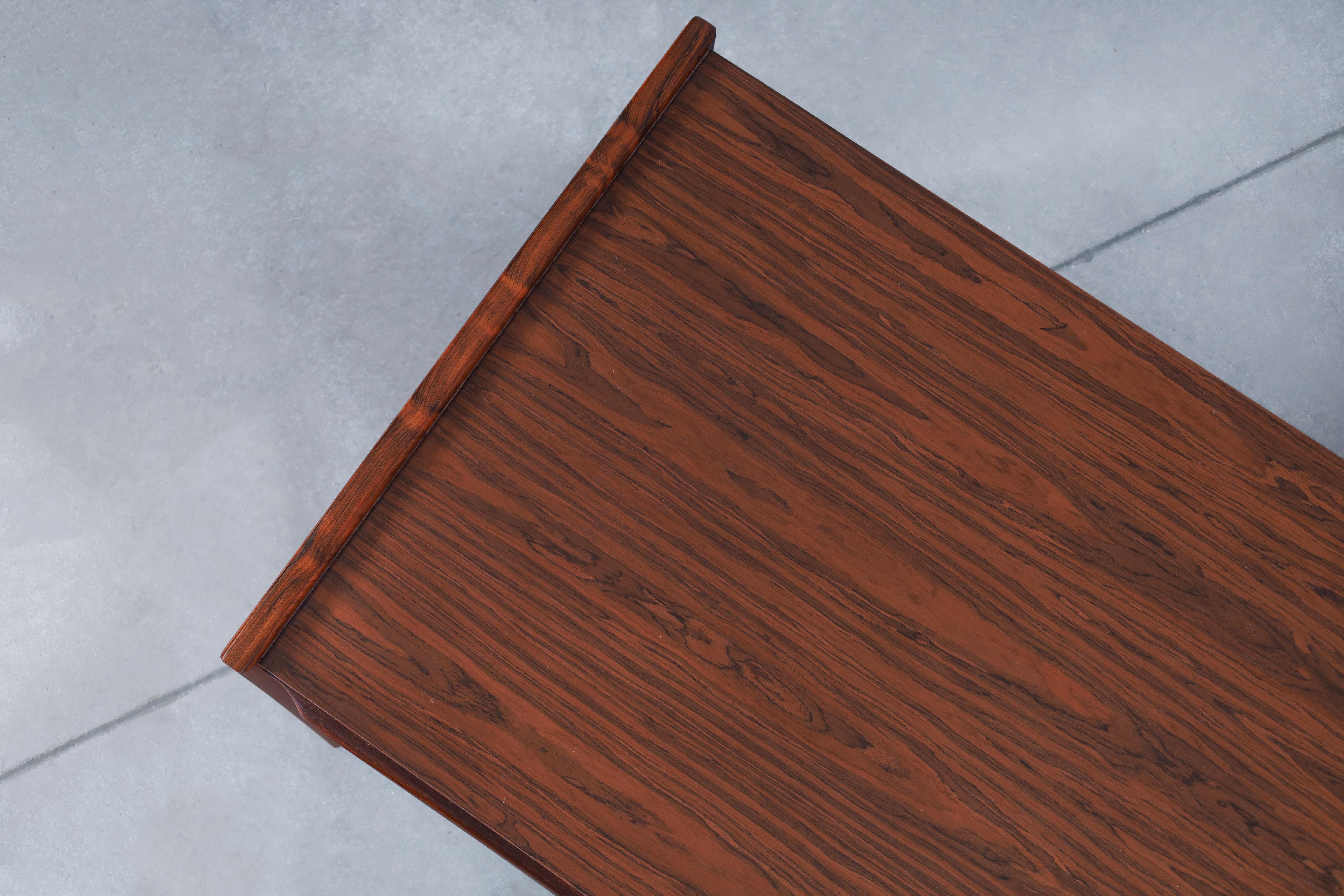 Moderner dänischer Schreibtisch aus Palisanderholz im Angebot 5