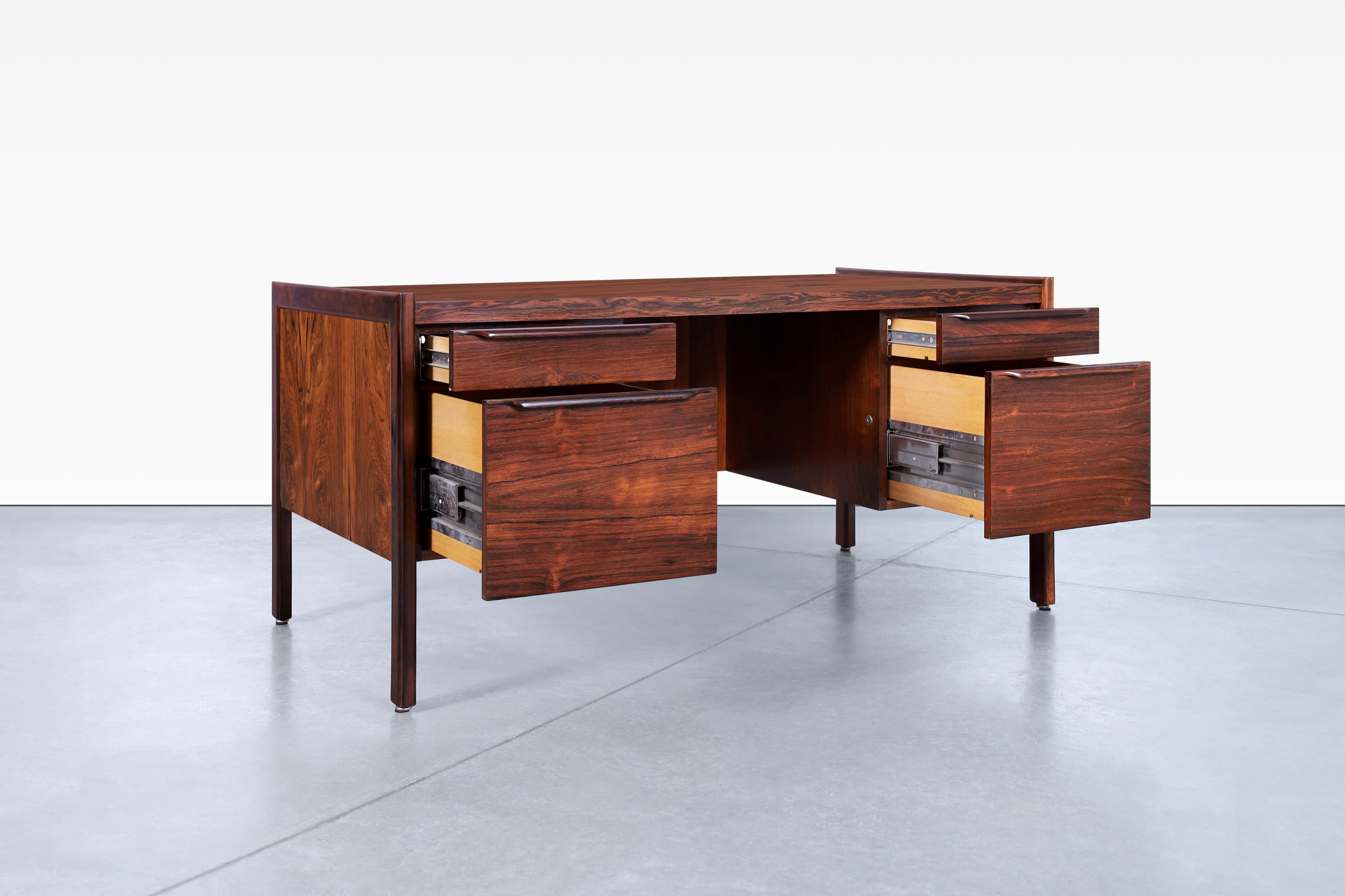Mid-Century Modern Danish Modern Executive Rosewood Desk For Sale