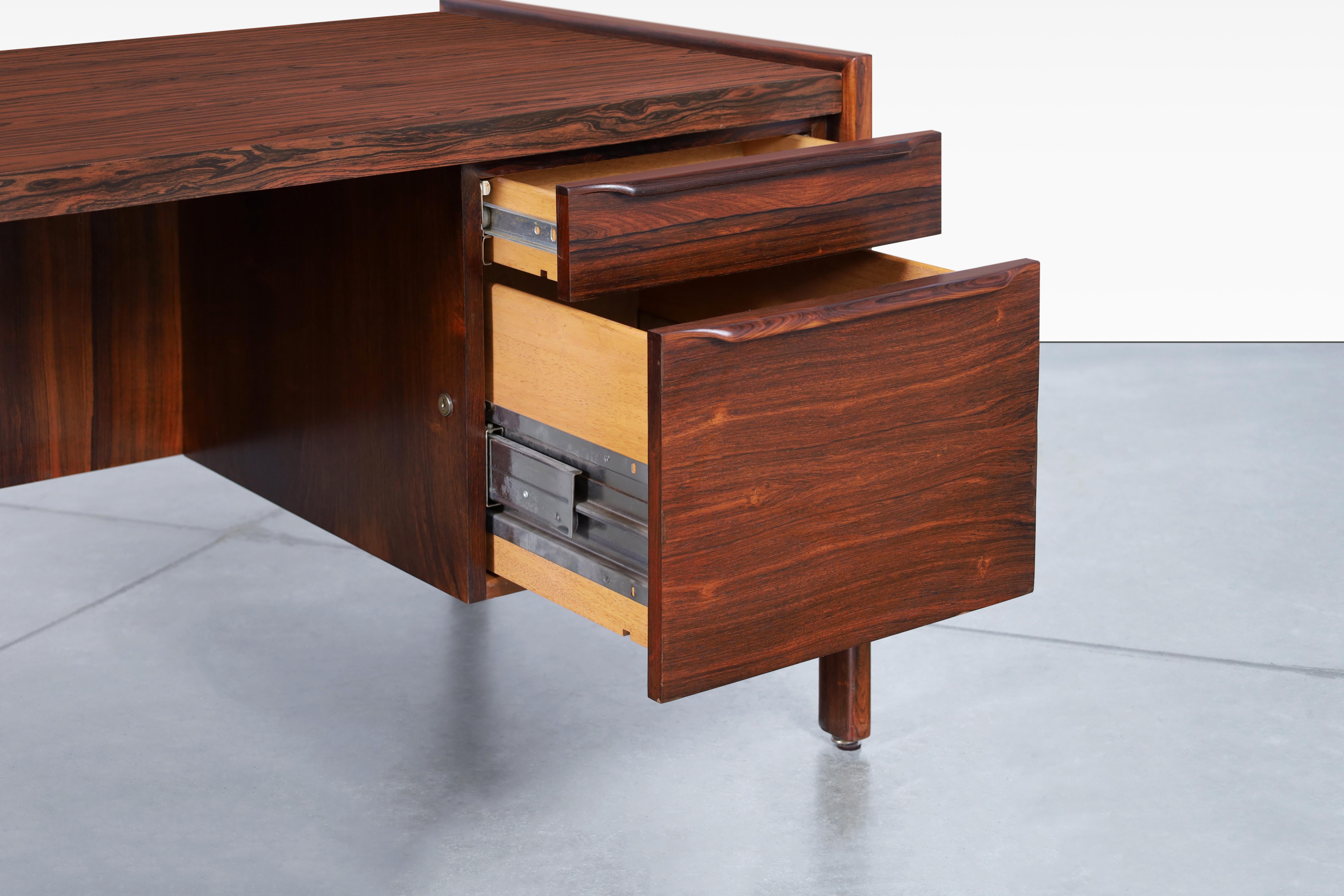 Danish Modern Executive Rosewood Desk In Good Condition For Sale In North Hollywood, CA