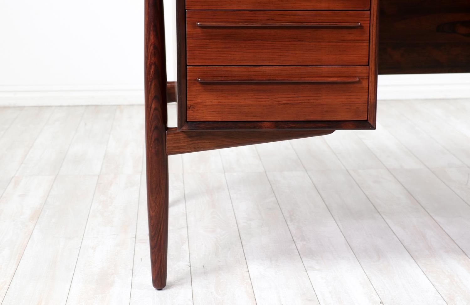 Expertly Restored -Danish Modern Executive Sculpted Rosewood Desk by H.P. Hansen For Sale 4