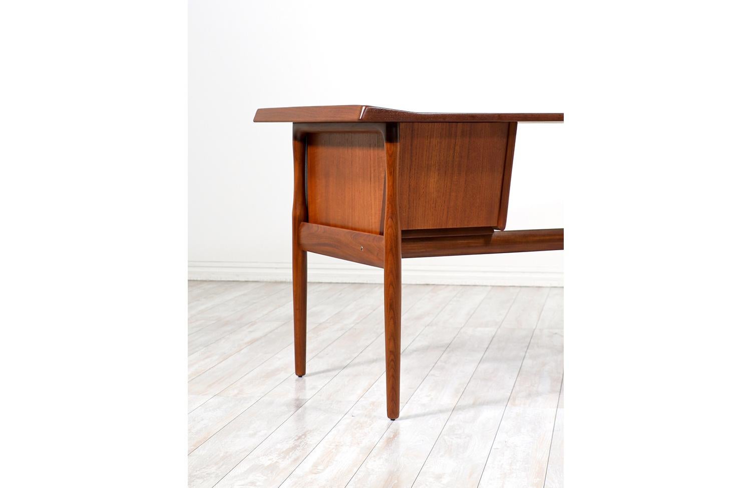 Danish Modern Executive Sculpted Teak Desk by Peter Lovig Nielsen In Excellent Condition In Los Angeles, CA