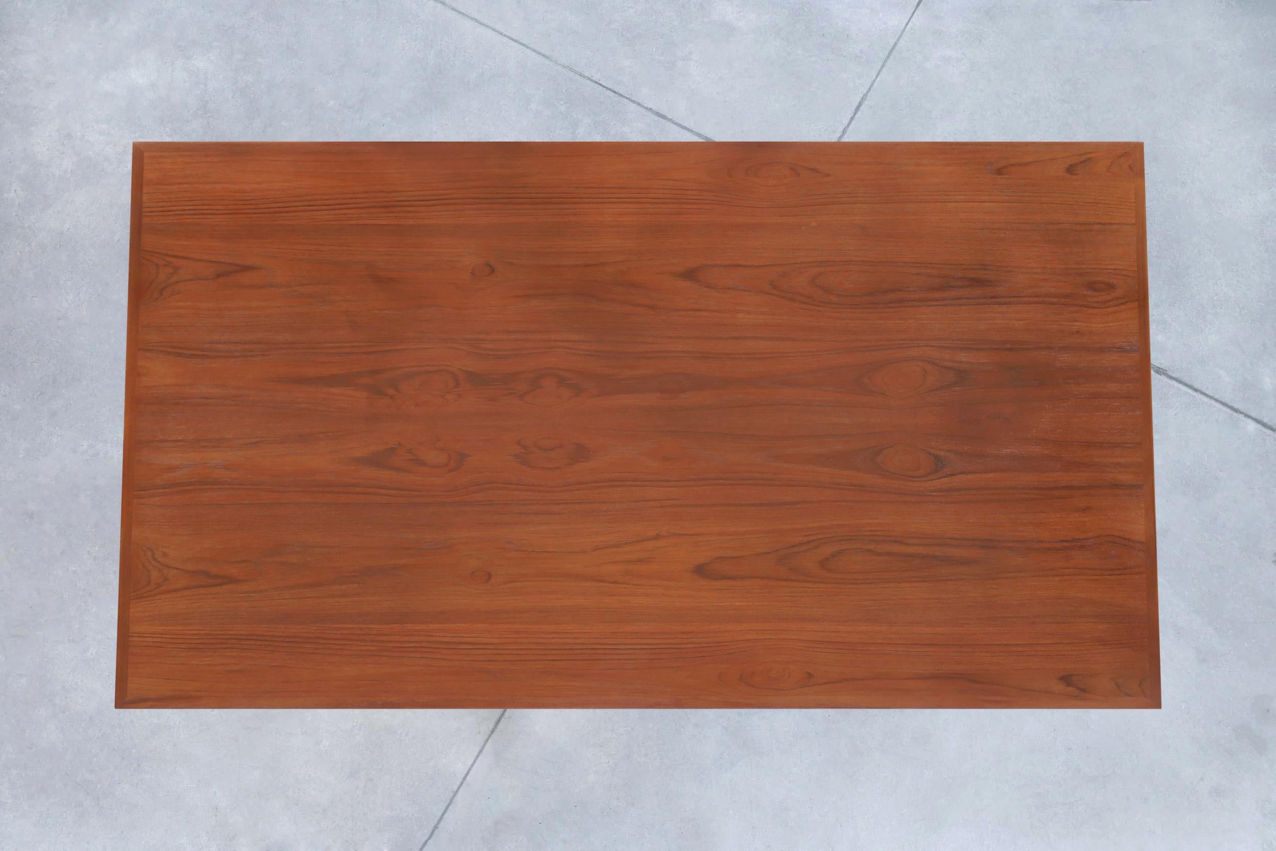 Scrivania direzionale moderna danese in teak di Arne Vodder per H. & A. Hansen in vendita 4