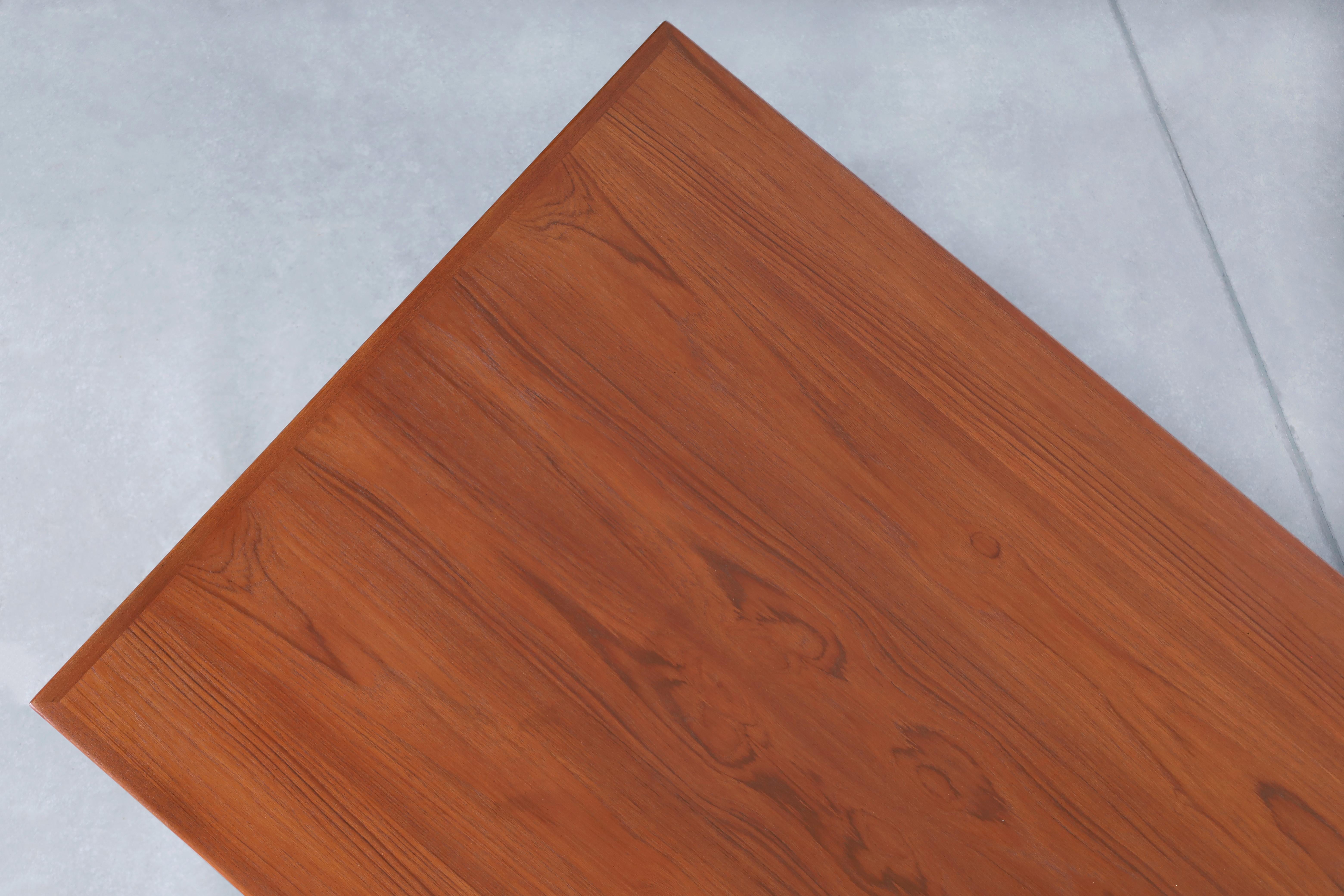 Scrivania direzionale moderna danese in teak di Arne Vodder per H. & A. Hansen in vendita 5