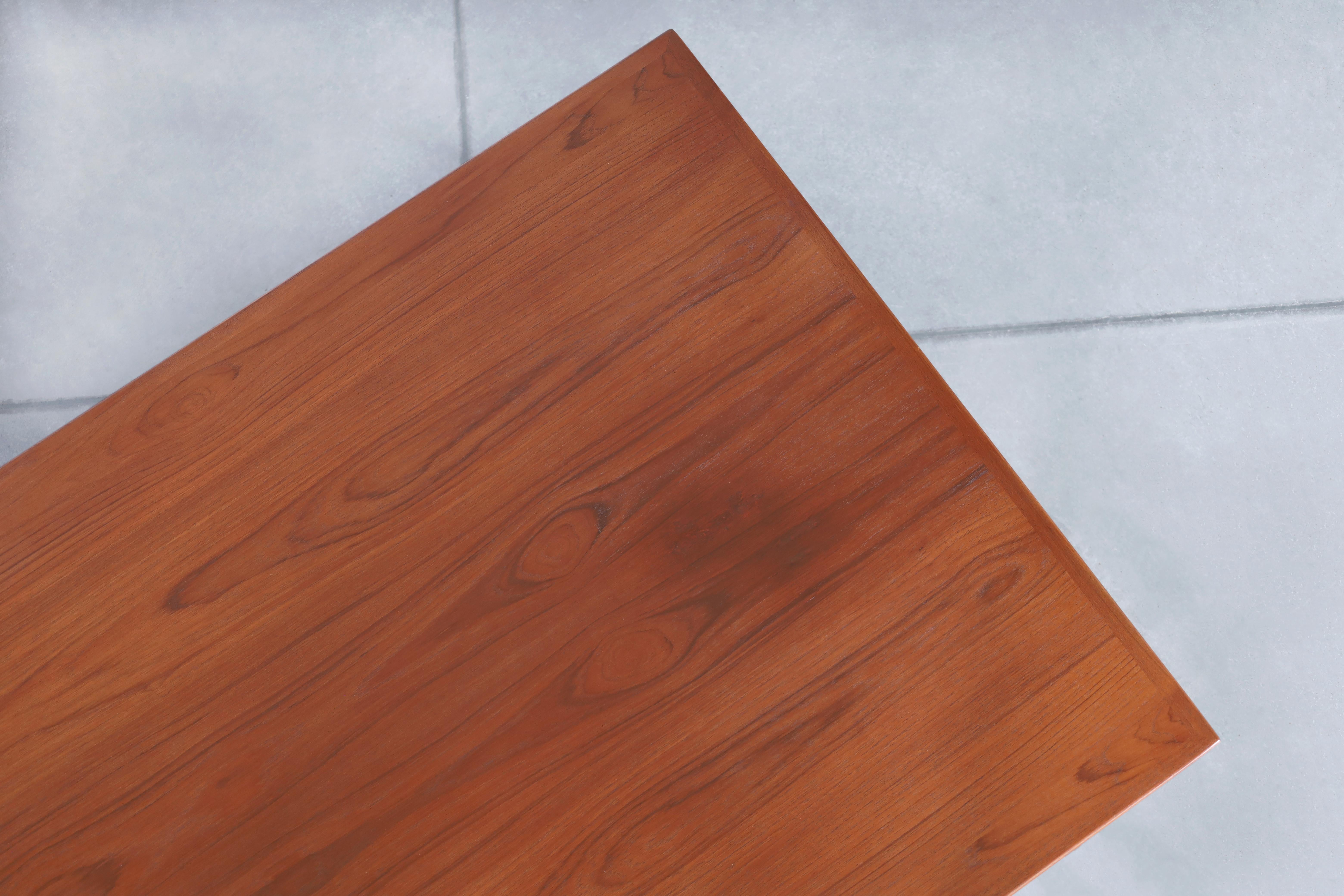 Scrivania direzionale moderna danese in teak di Arne Vodder per H. & A. Hansen in vendita 6