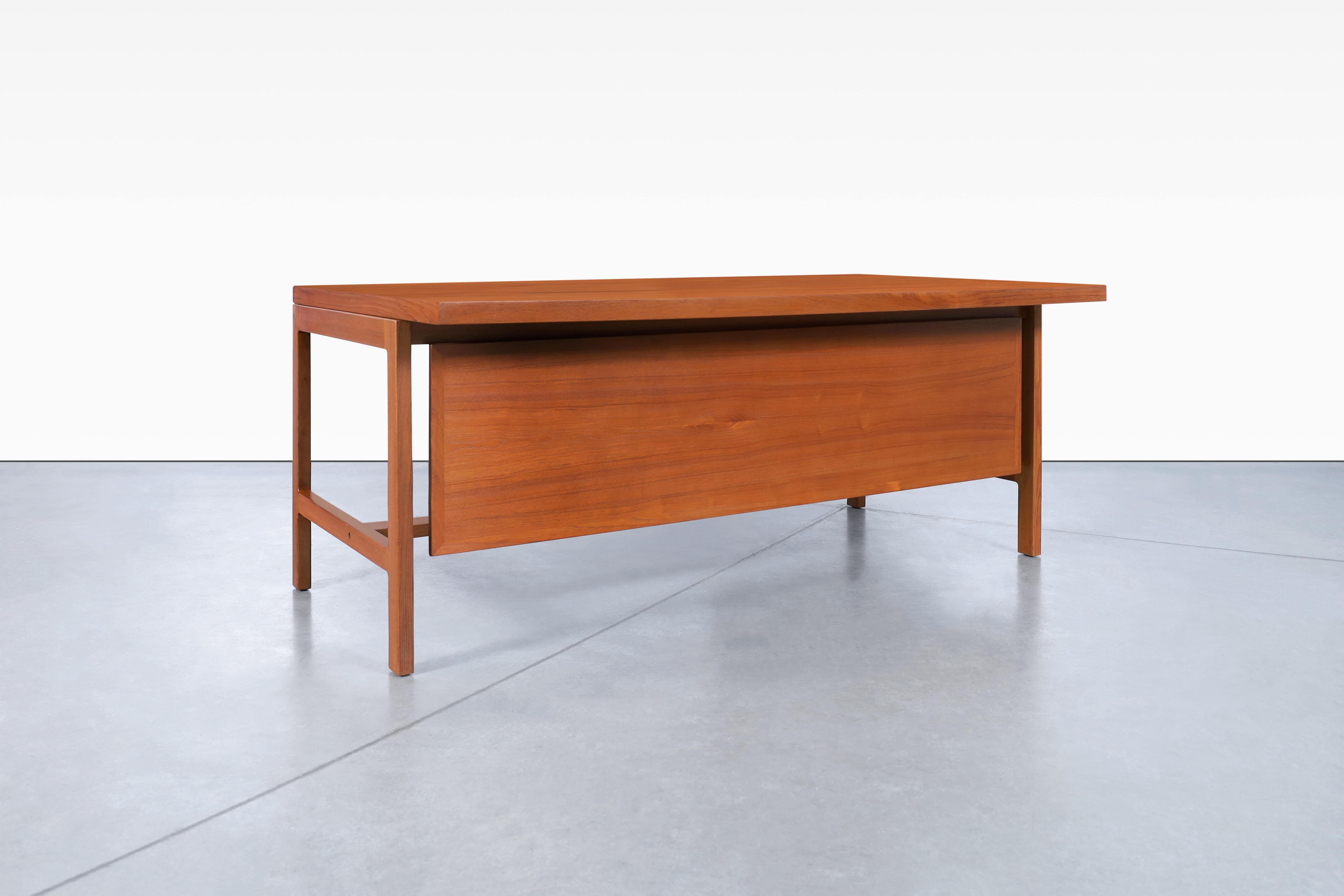 Danish Modern Executive Teak Desk by Arne Vodder for H.P. Hansen For Sale 1