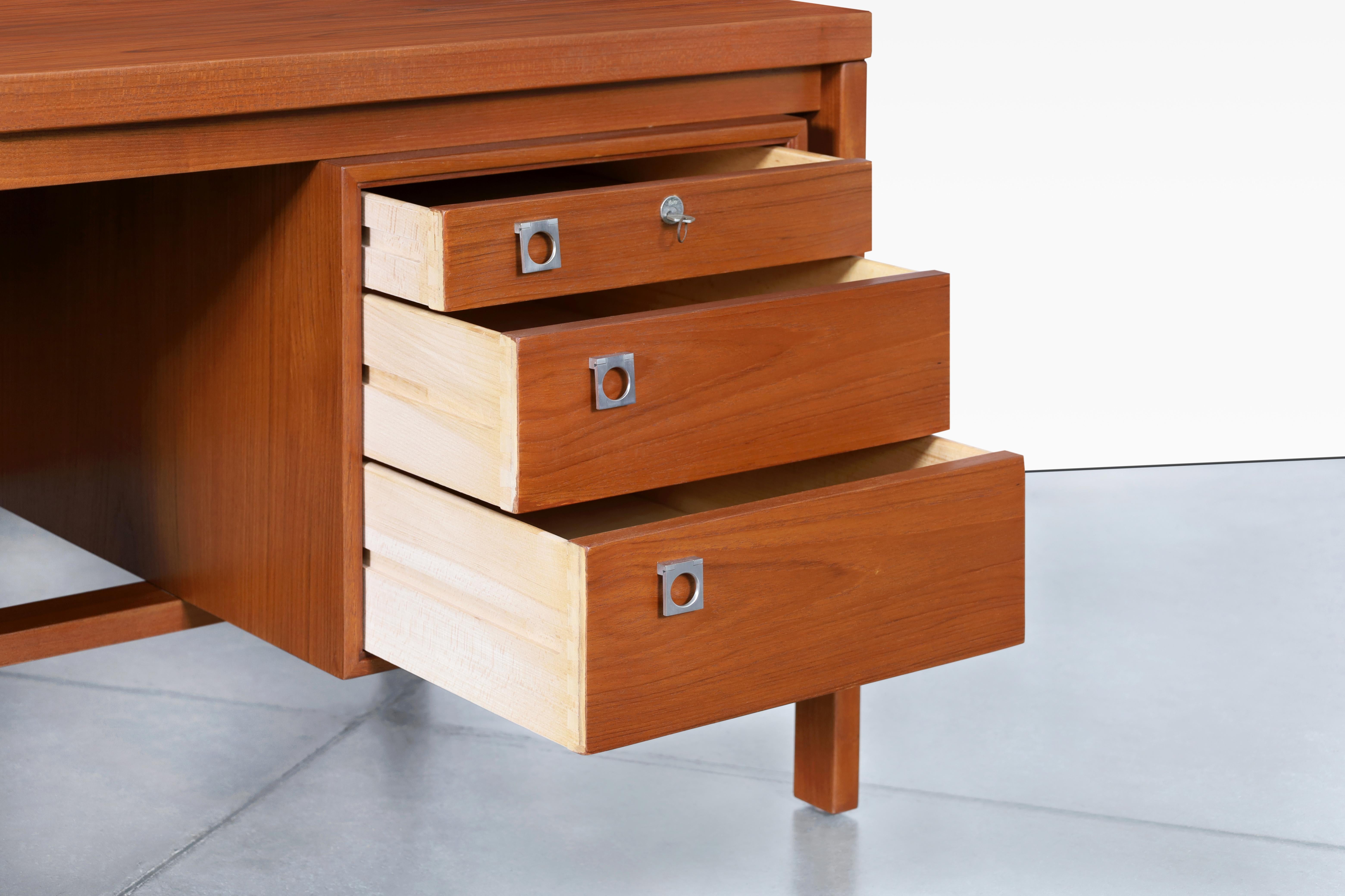 Acciaio Scrivania direzionale moderna danese in teak di Arne Vodder per H. & A. Hansen in vendita