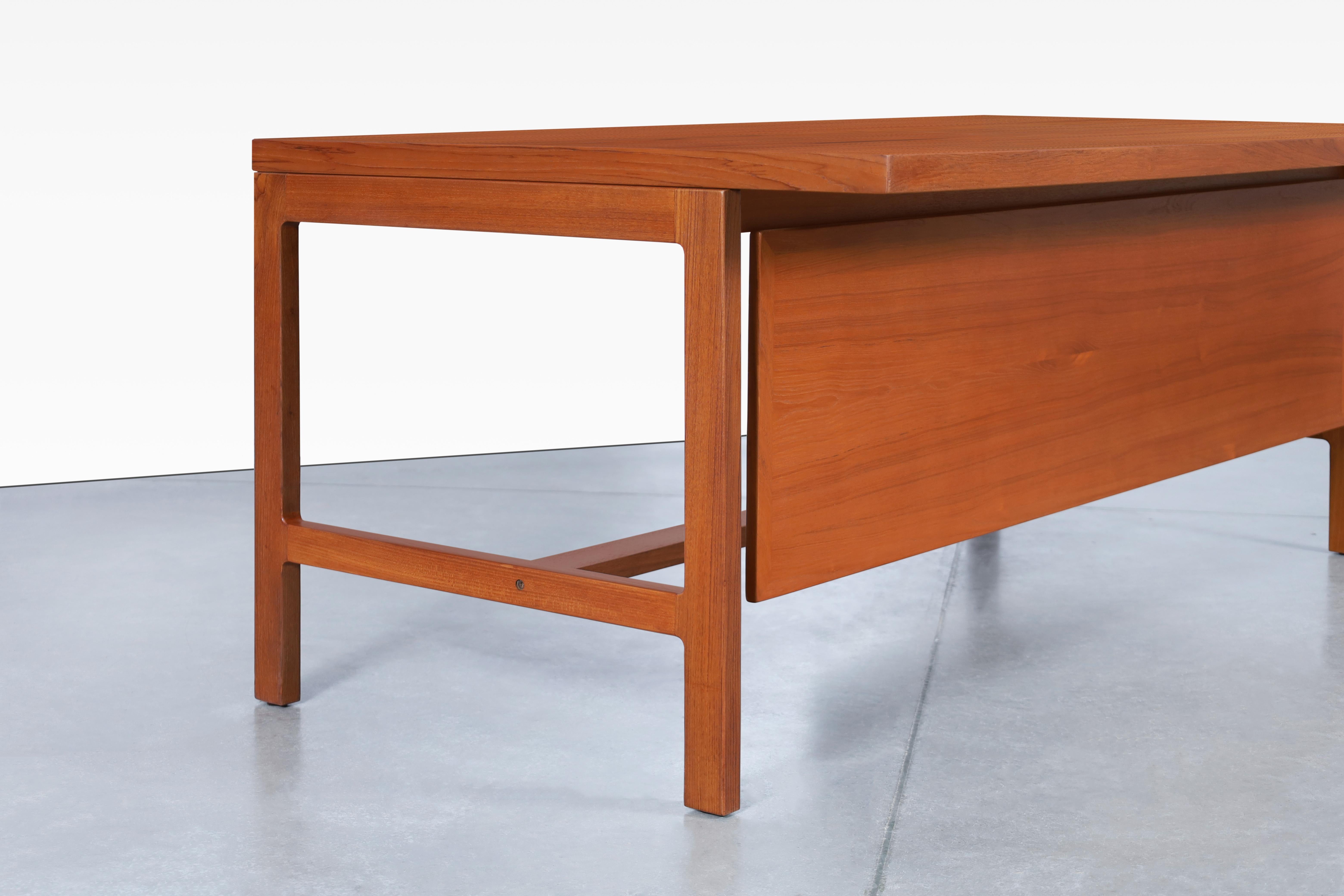 Danish Modern Executive Teak Desk by Arne Vodder for H.P. Hansen For Sale 2