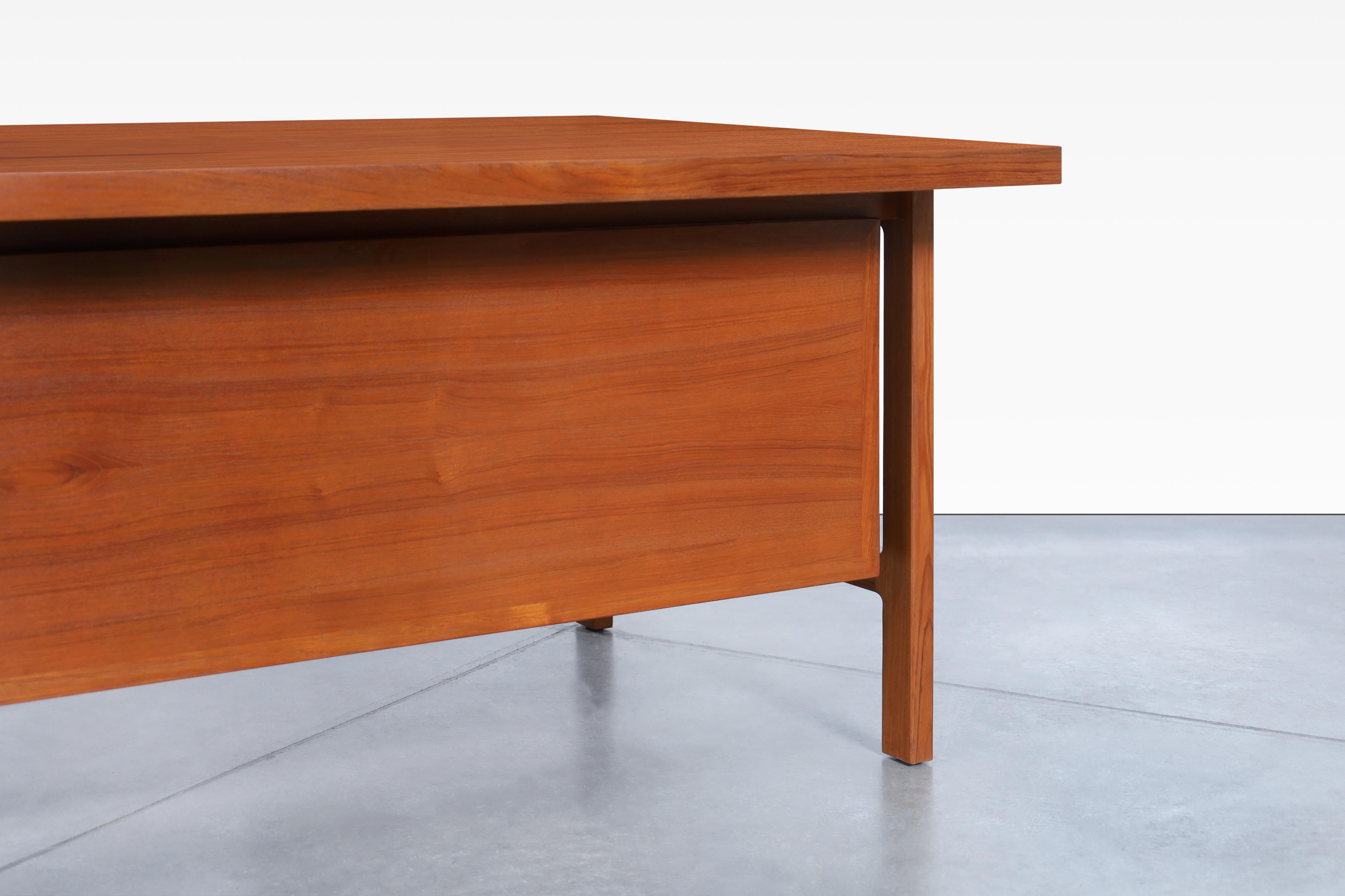 Scrivania direzionale moderna danese in teak di Arne Vodder per H. & A. Hansen in vendita 2