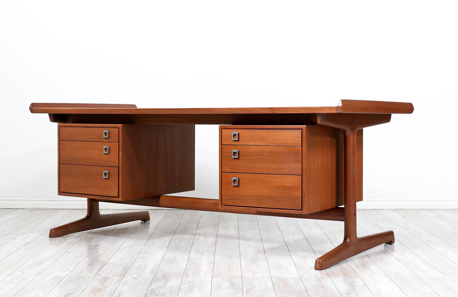 Steel Expertly Restored - Danish Modern Executive Teak Desk for H.P. Hansen For Sale