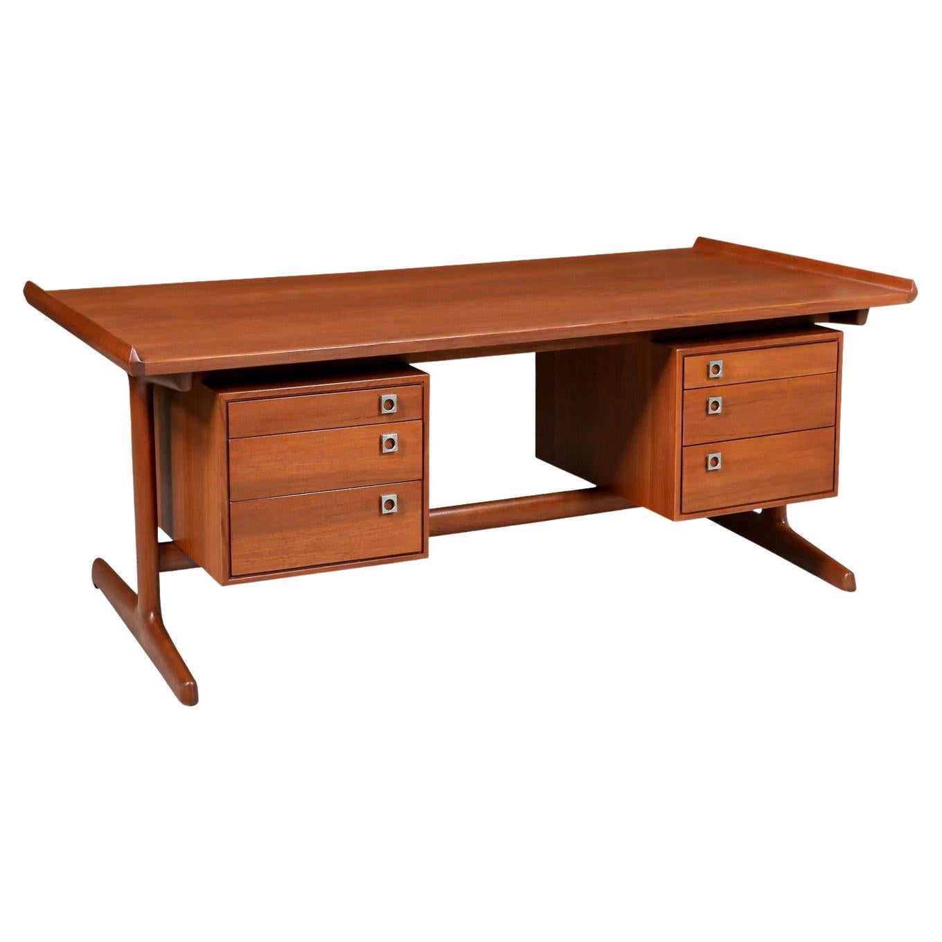 Expertly Restored - Danish Modern Executive Teak Desk for H.P. Hansen For Sale