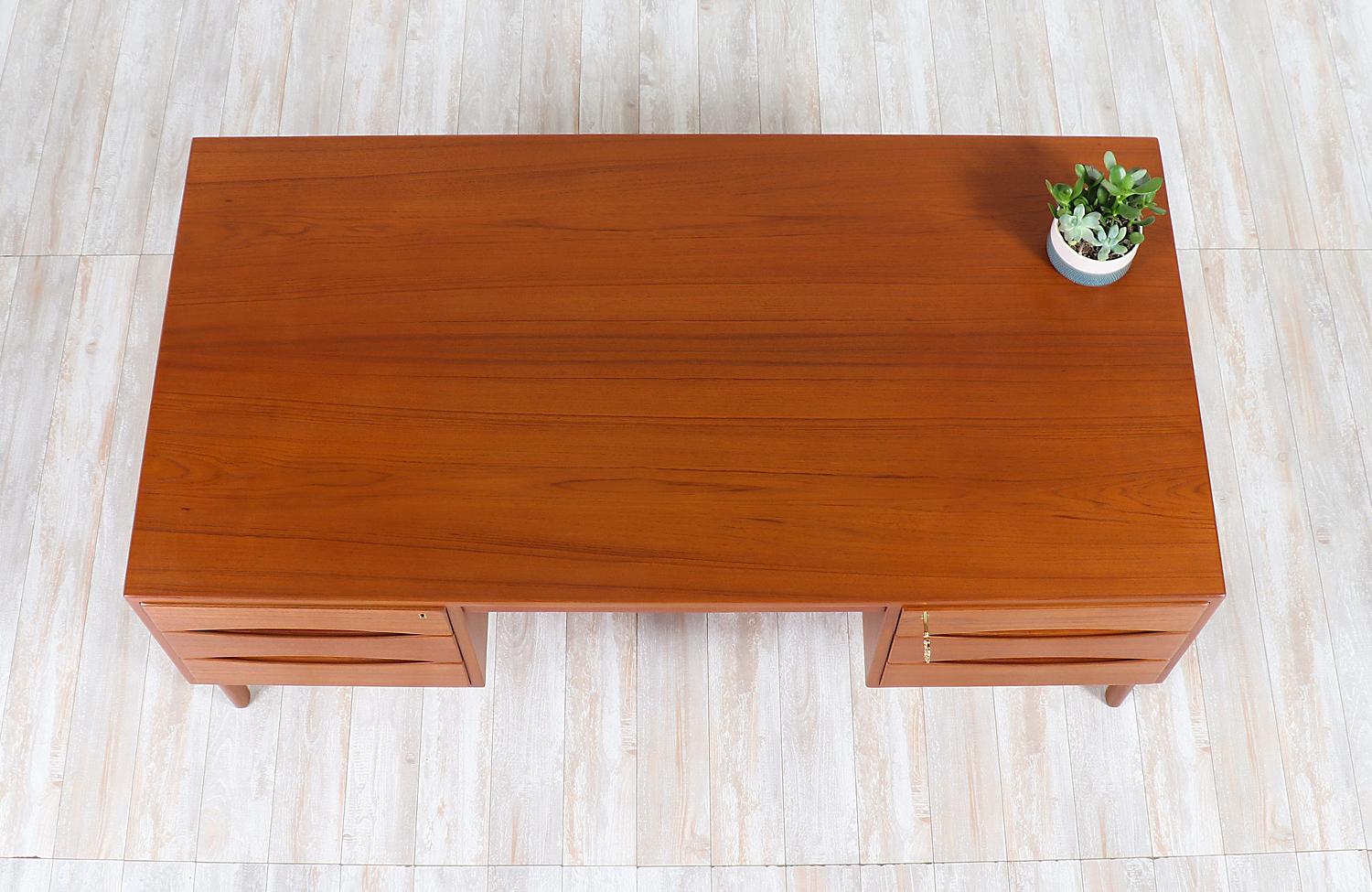 Danish Modern Executive Teak Desk with Bookshelf by Christian Møller In Excellent Condition In Los Angeles, CA