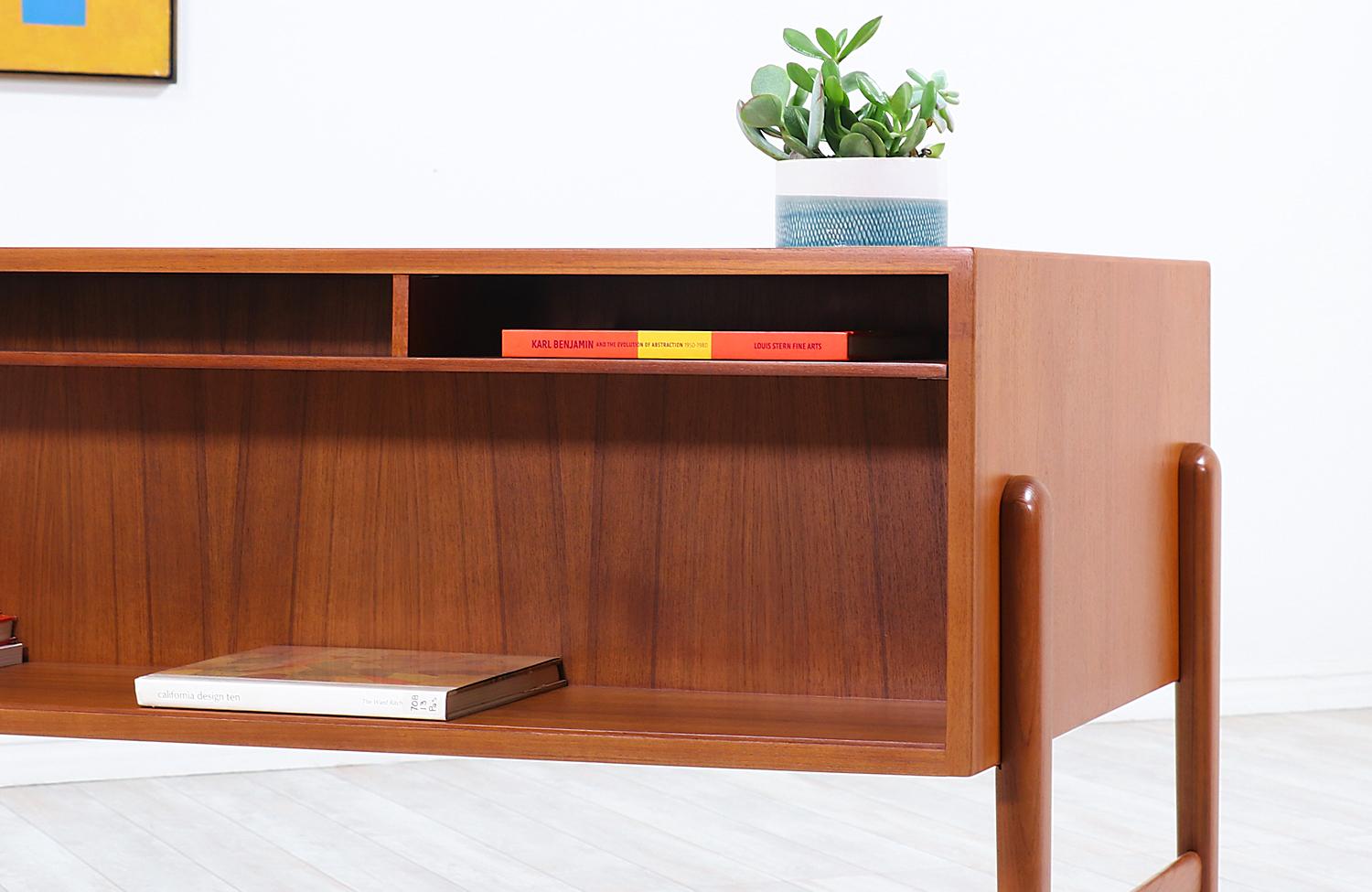 Mid-20th Century Danish Modern Executive Teak Desk with Bookshelf by Christian Møller