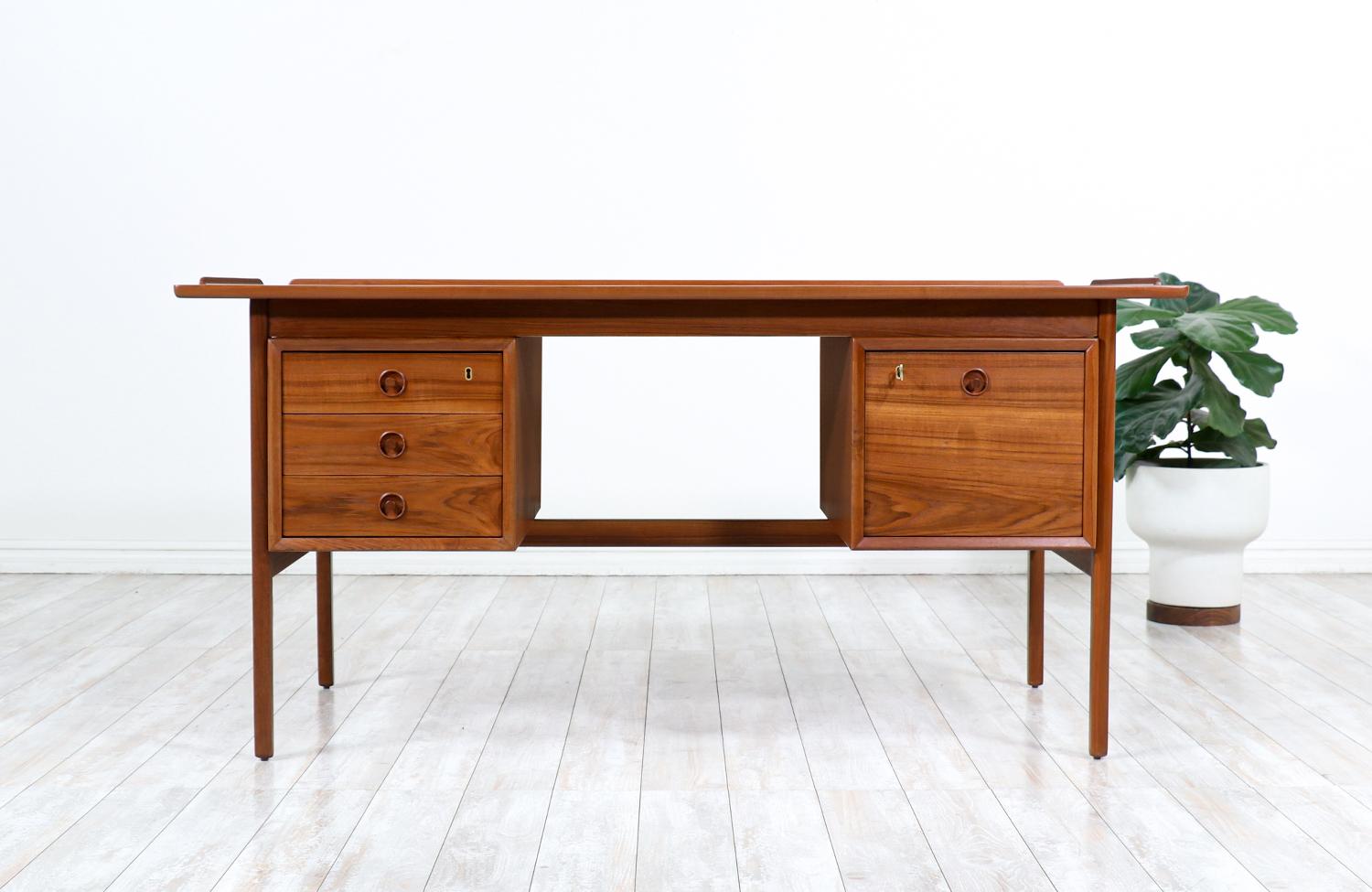 Expertly Restored - Danish Modern Executive Teak Desk with Raised Edges In Excellent Condition In Los Angeles, CA