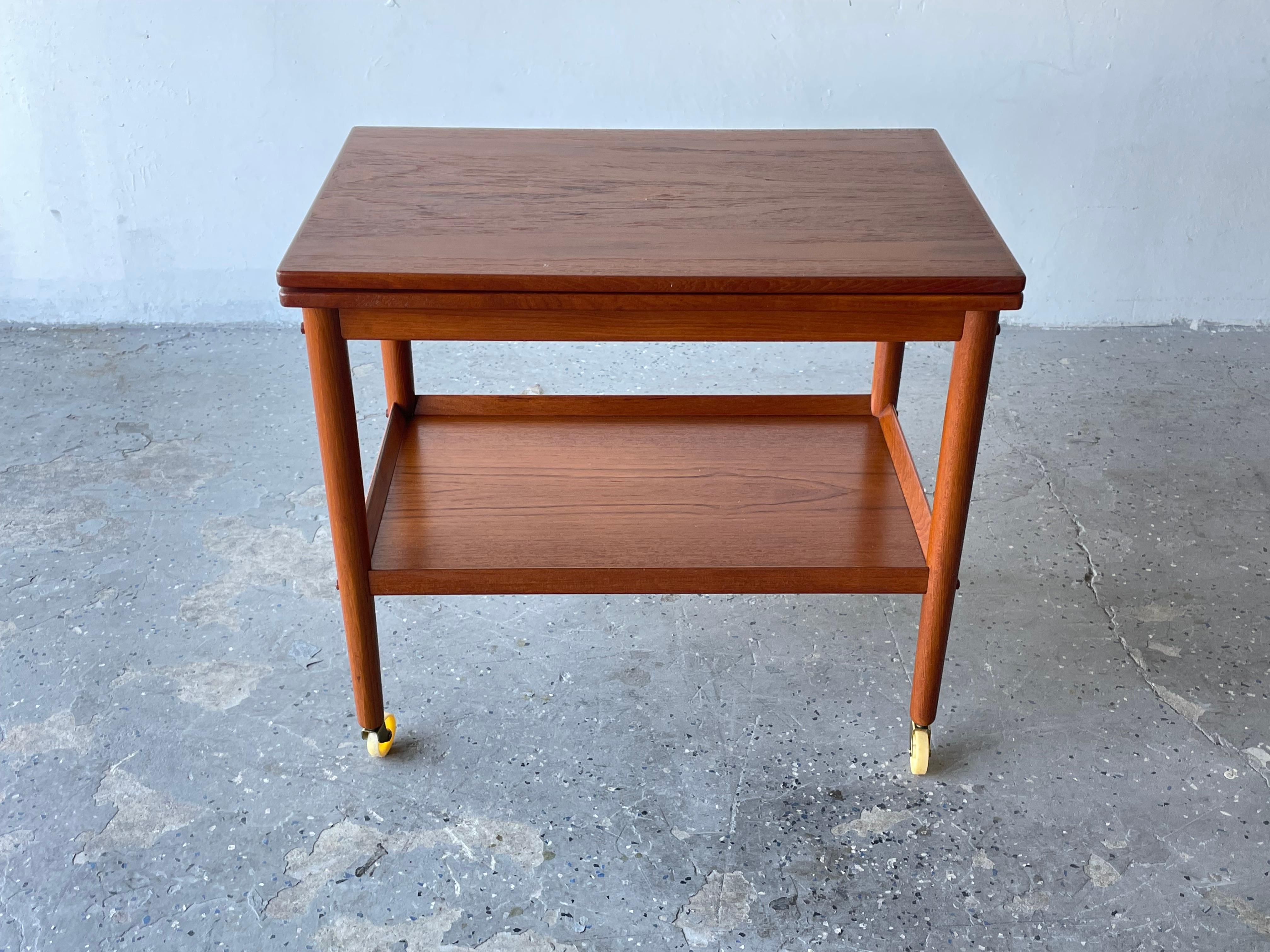 Danish Modern Expandable Teak Bar Cart by Grete Jalk for Poul Jeppesen In Good Condition For Sale In Las Vegas, NV