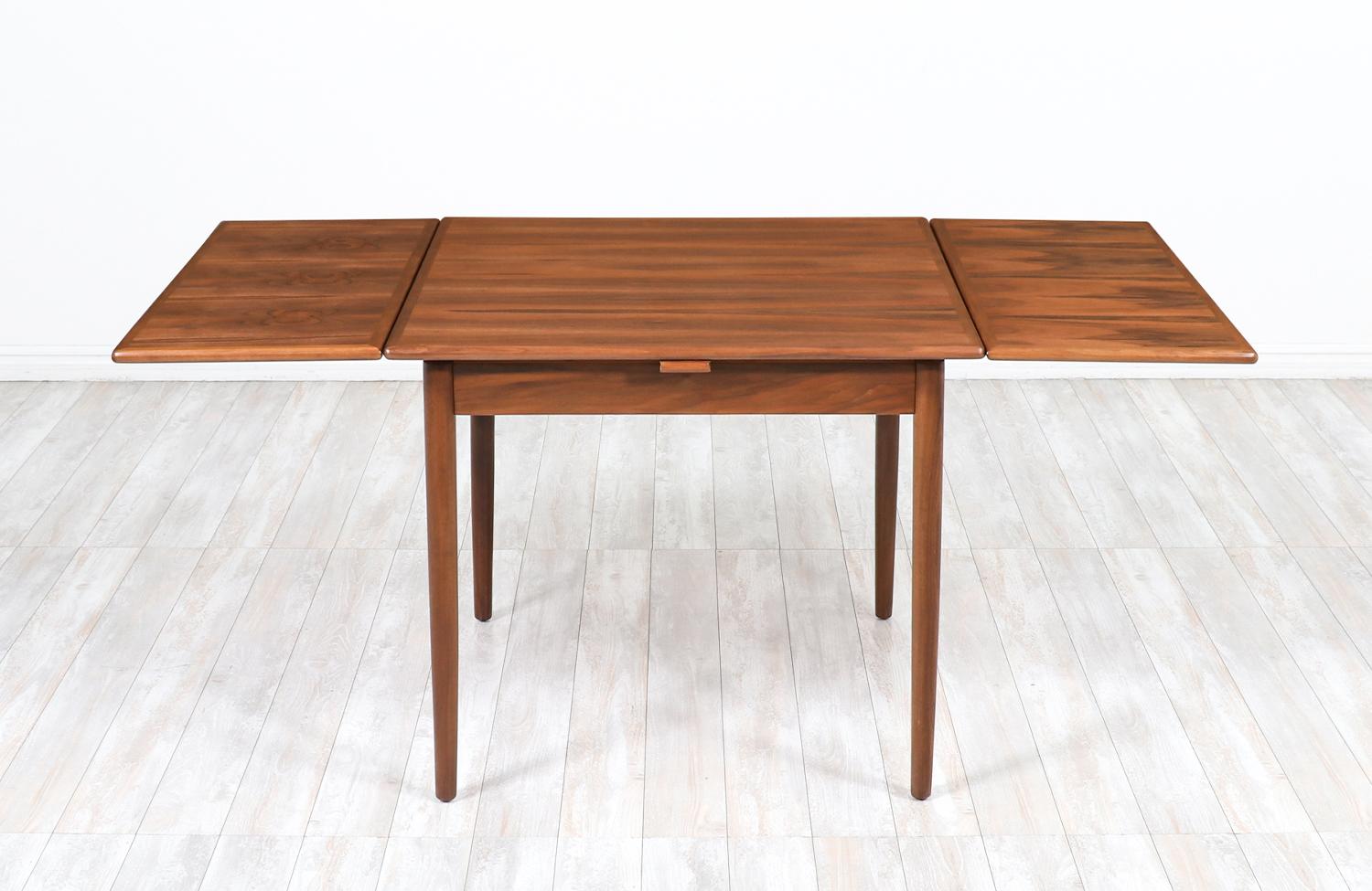 Danish Modern Expanding Draw-Leaf Walnut Dining Table In Excellent Condition In Los Angeles, CA