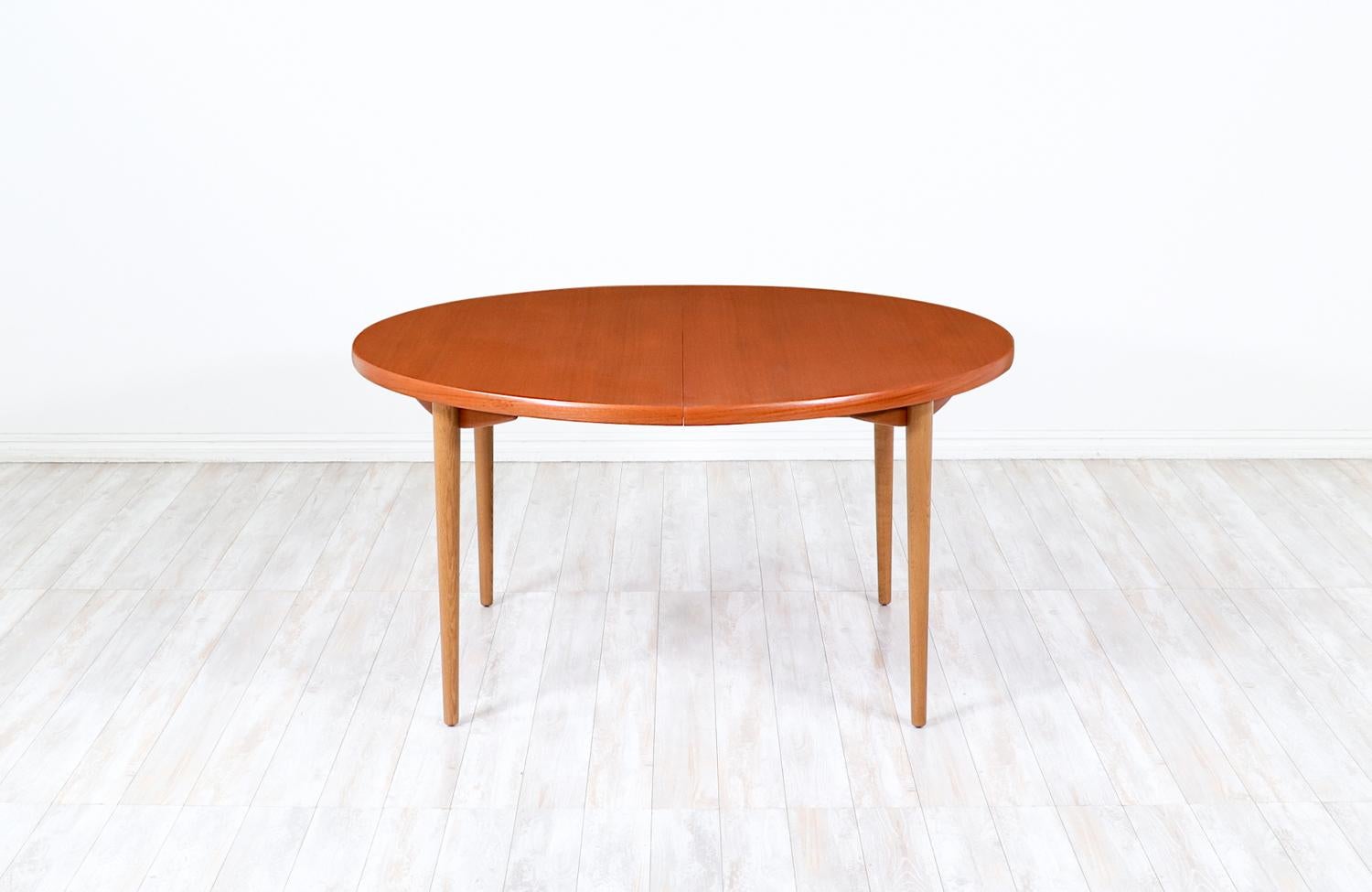 Mid-Century Modern Expertly Restored - Danish.Modern Expanding Oval Teak & Oak Dining Table For Sale